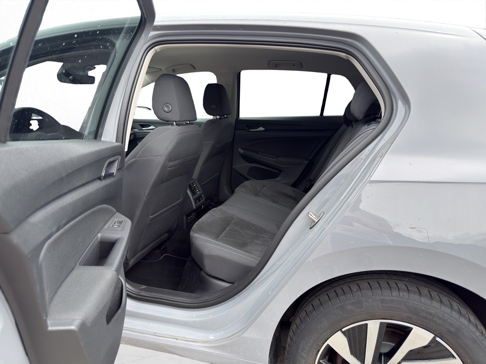VW Golf 1.4 TSI PHEV Style-image-10