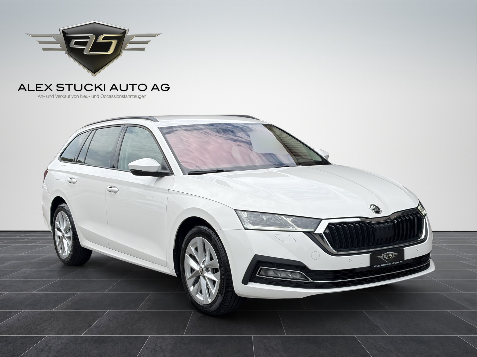 SKODA Octavia Combi 2.0 TDI DSG Style-image-0