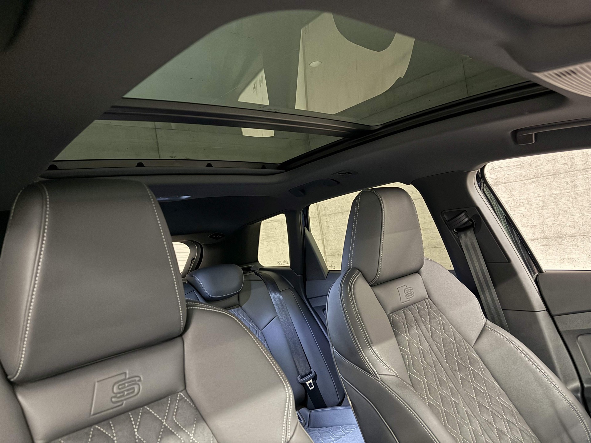 AUDI Q4 e-tron 55 quattro-image-10