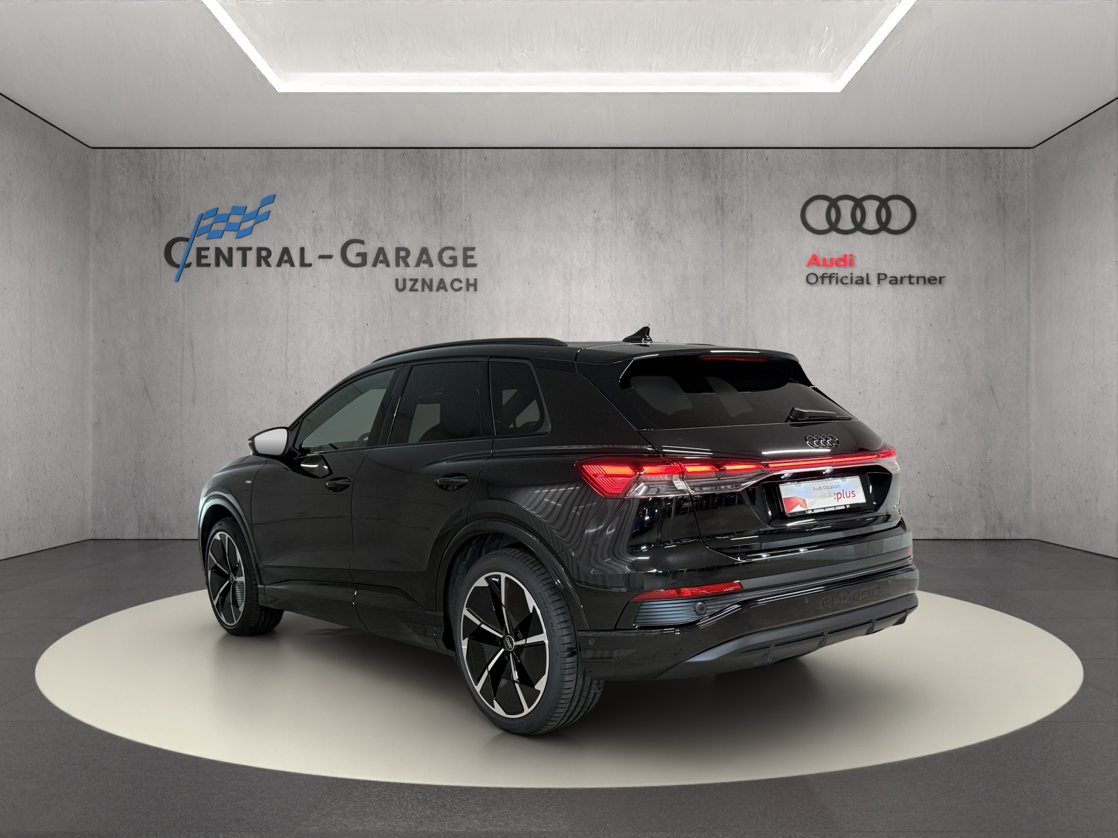 AUDI Q4 e-tron 55 quattro-image-2