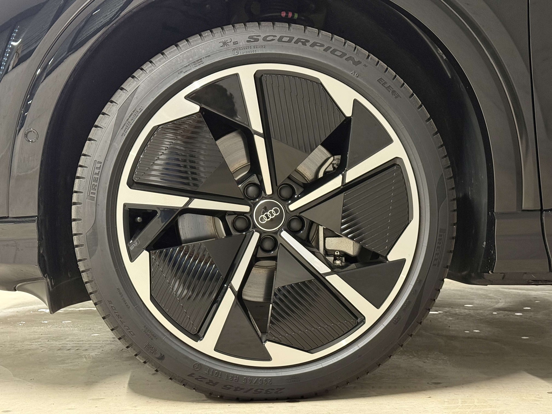 AUDI Q4 e-tron 55 quattro-image-12