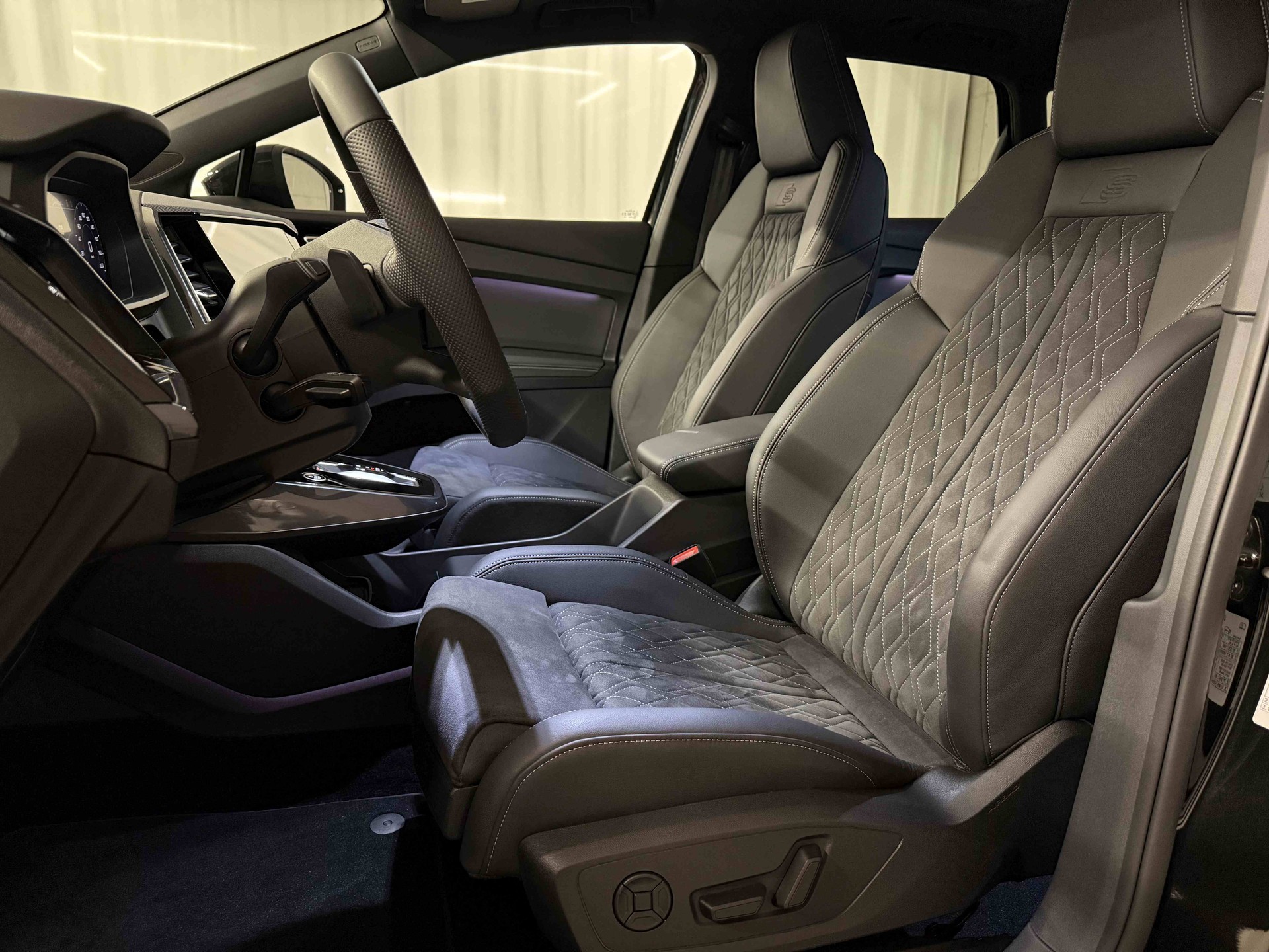 AUDI Q4 e-tron 55 quattro-image-6