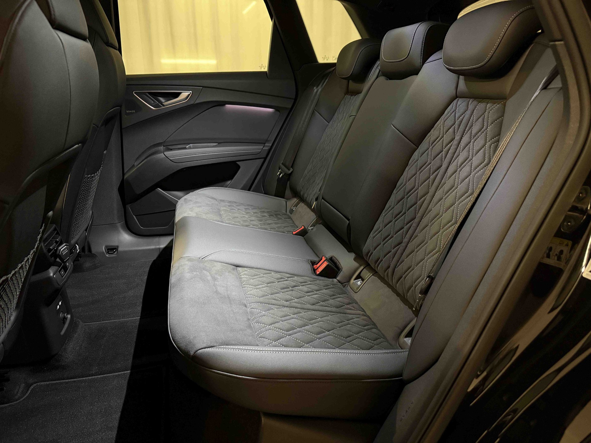 AUDI Q4 e-tron 55 quattro-image-9