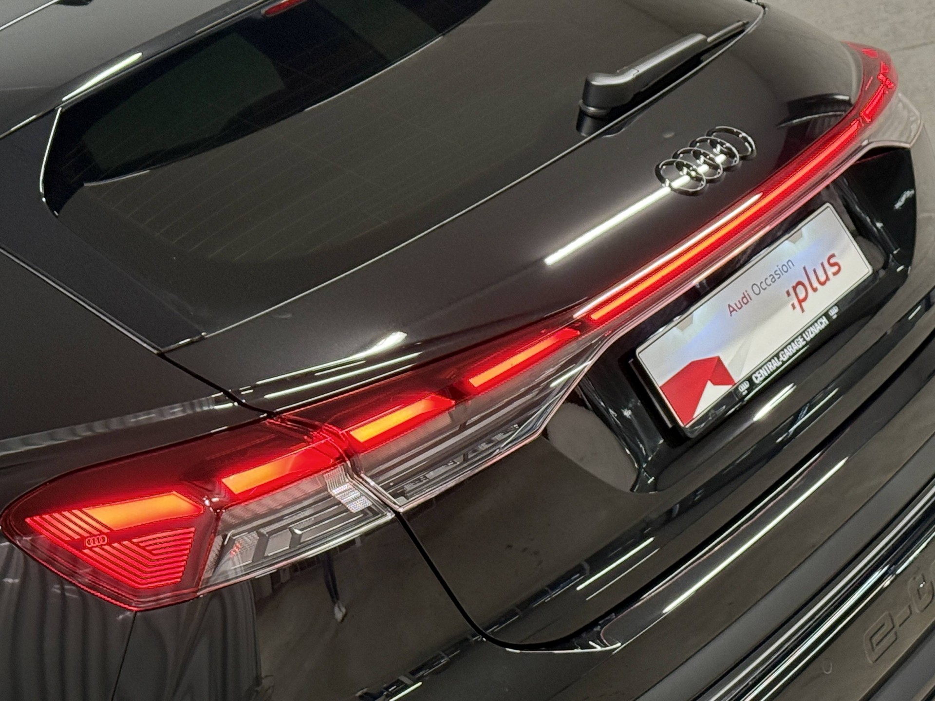 AUDI Q4 e-tron 55 quattro-image-4