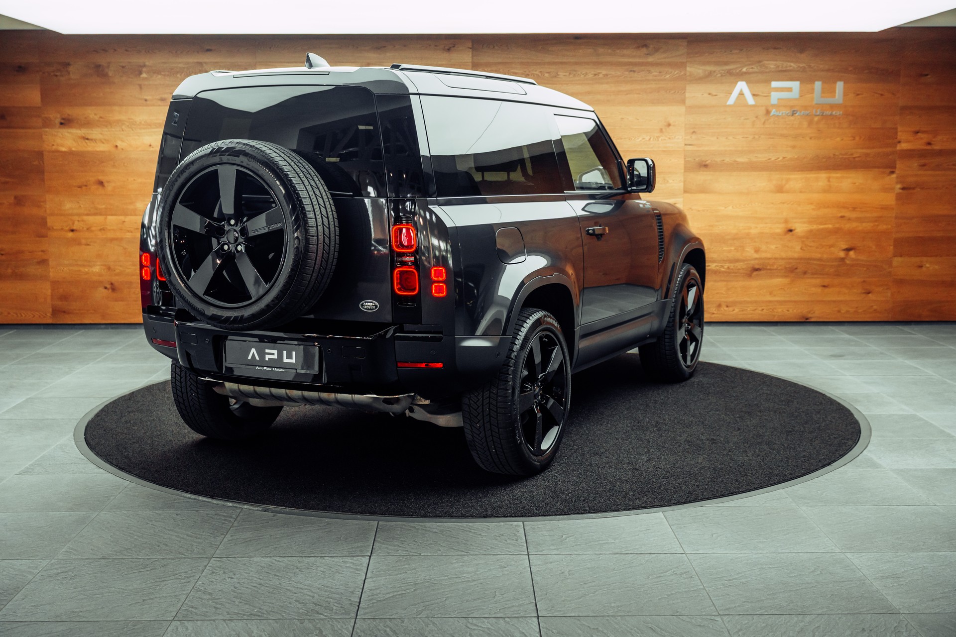 LAND ROVER Defender 90 P300 Si4 SE AT8-image-2