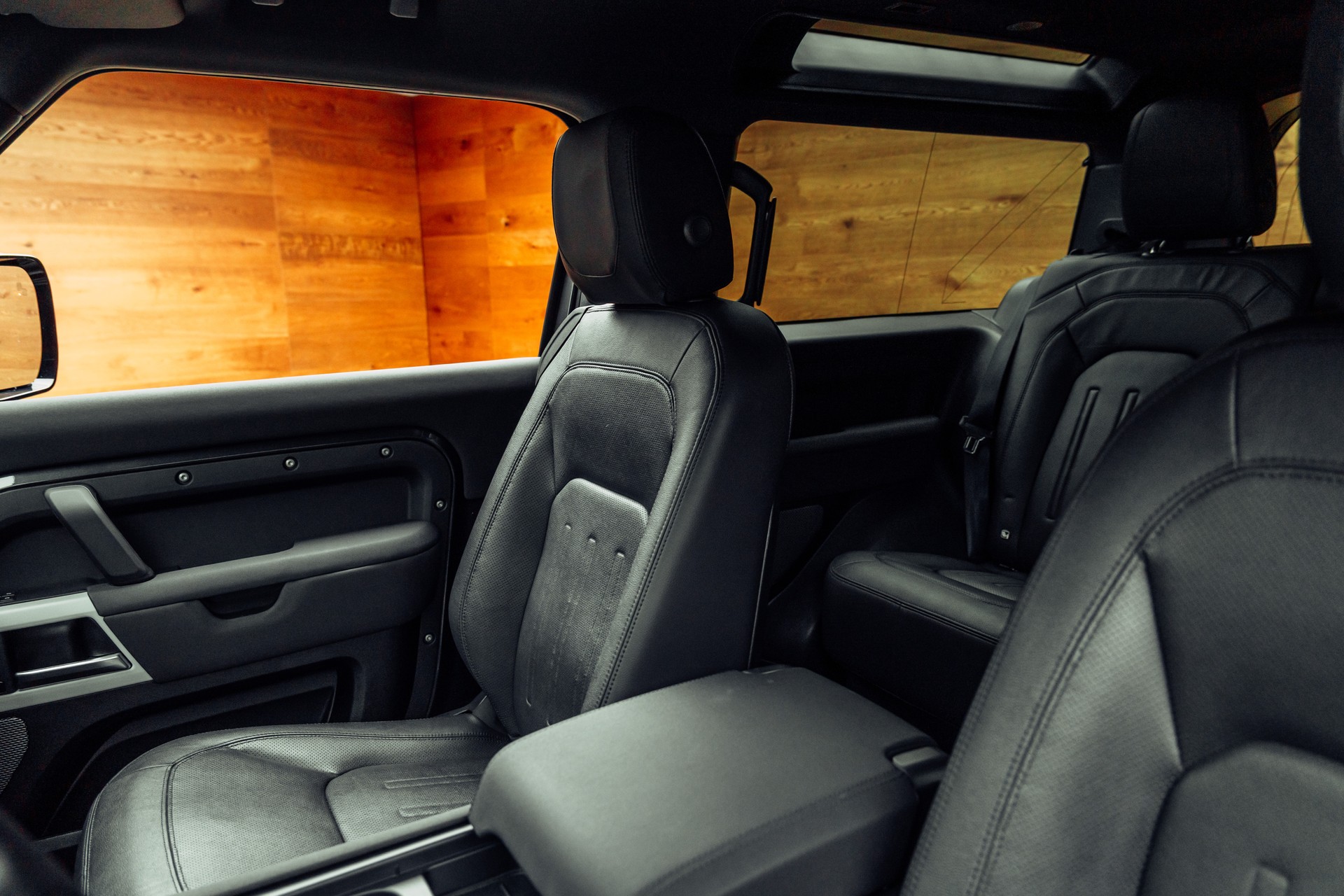 LAND ROVER Defender 90 P300 Si4 SE AT8-image-11