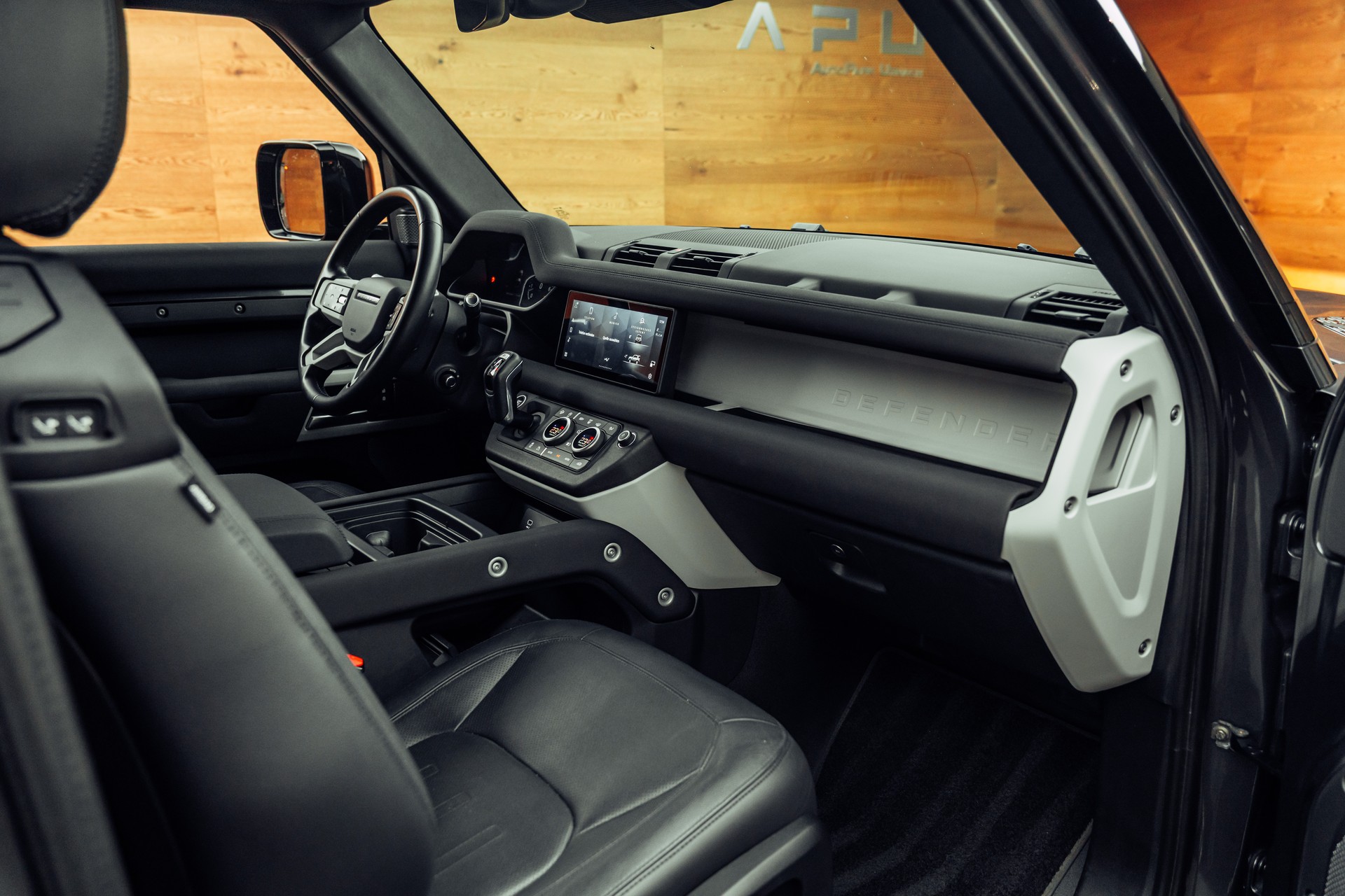 LAND ROVER Defender 90 P300 Si4 SE AT8-image-20