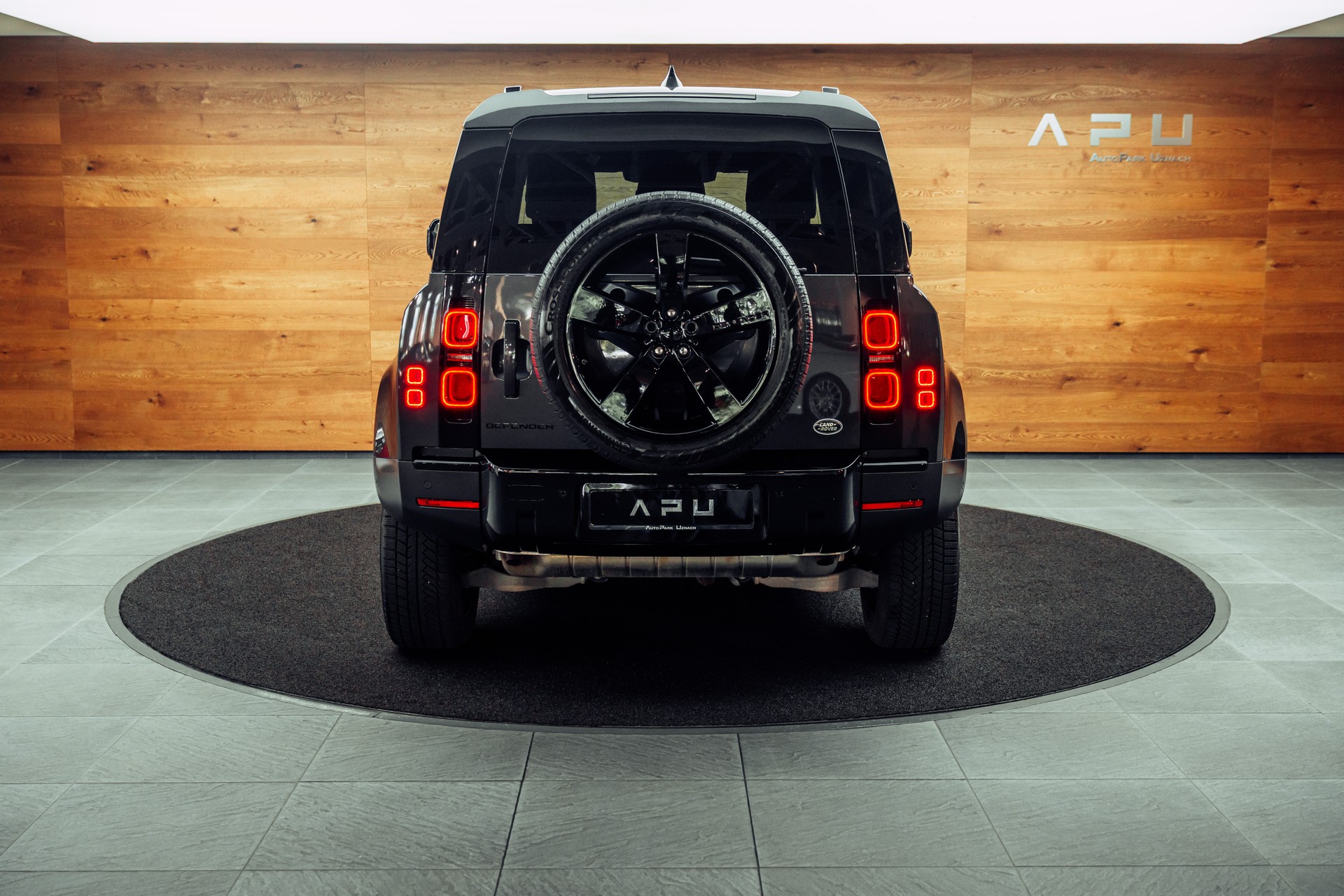 LAND ROVER Defender 90 P300 Si4 SE AT8-image-10