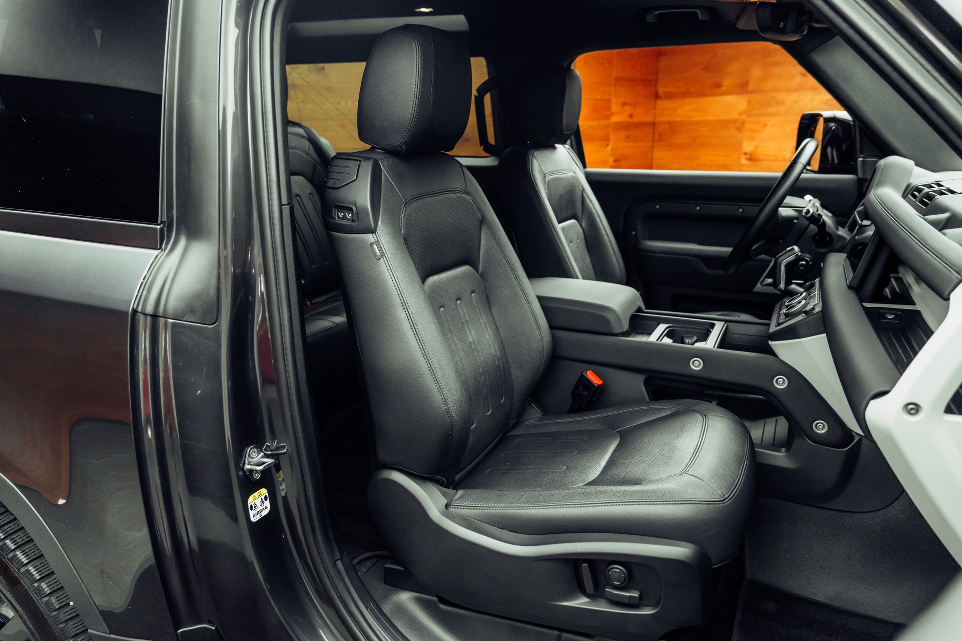LAND ROVER Defender 90 P300 Si4 SE AT8-image-8