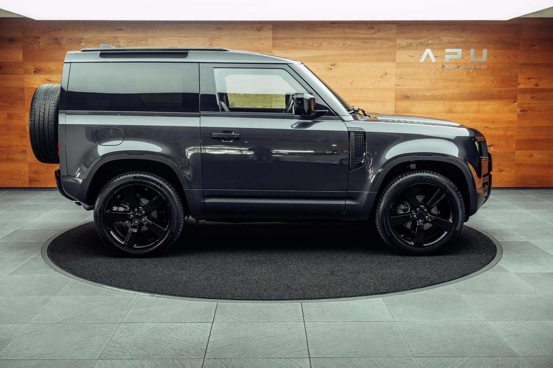 LAND ROVER Defender 90 P300 Si4 SE AT8-image-1