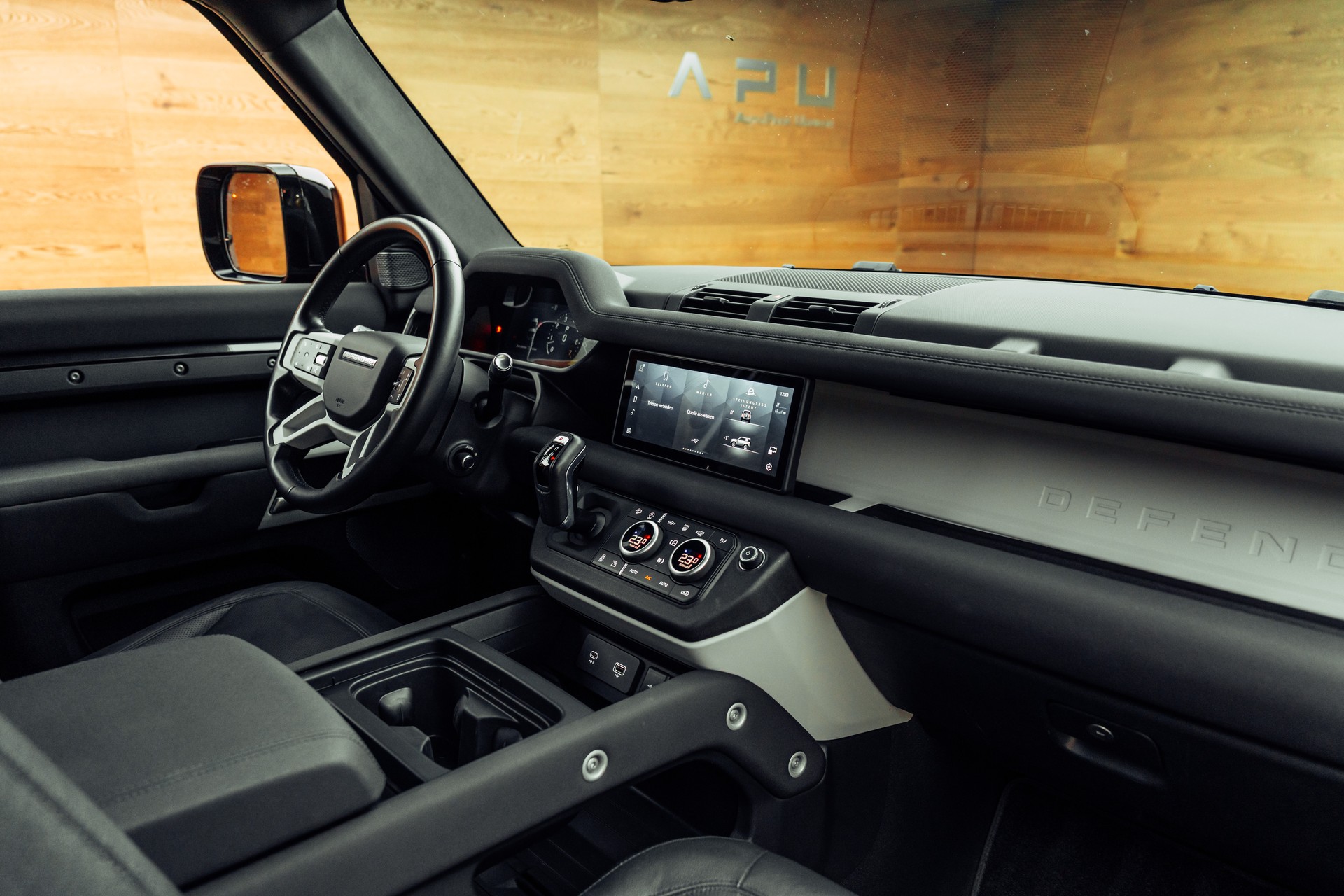 LAND ROVER Defender 90 P300 Si4 SE AT8-image-5