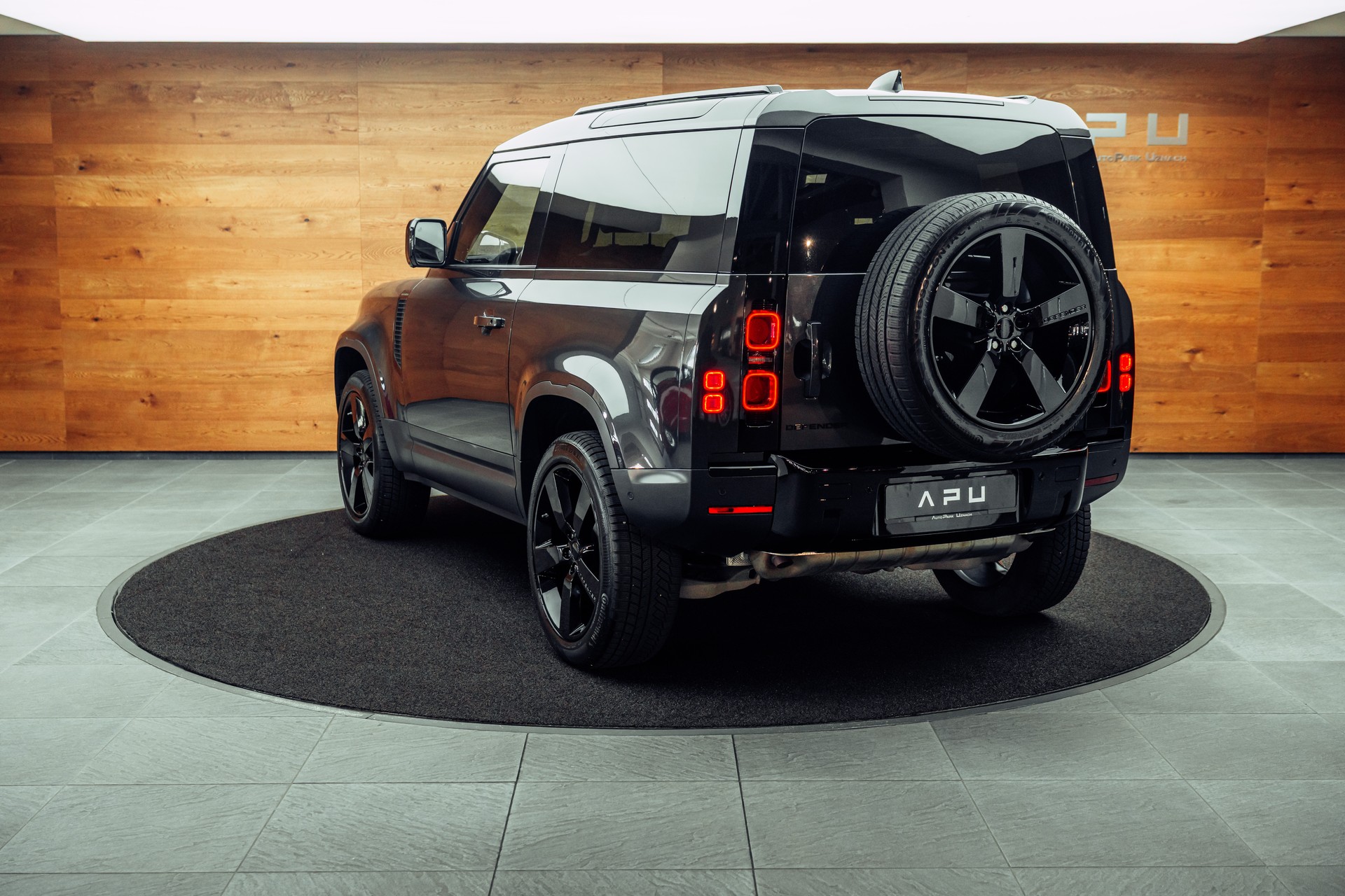 LAND ROVER Defender 90 P300 Si4 SE AT8-image-3