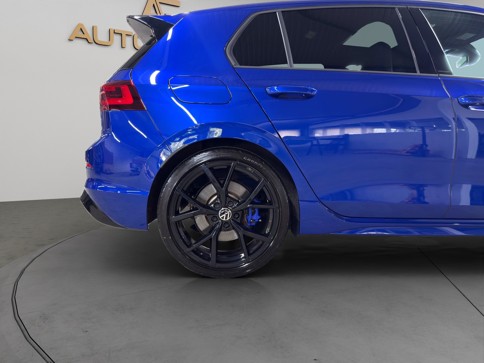 VW Golf 2.0 TSI R DSG 4Motion-image-9