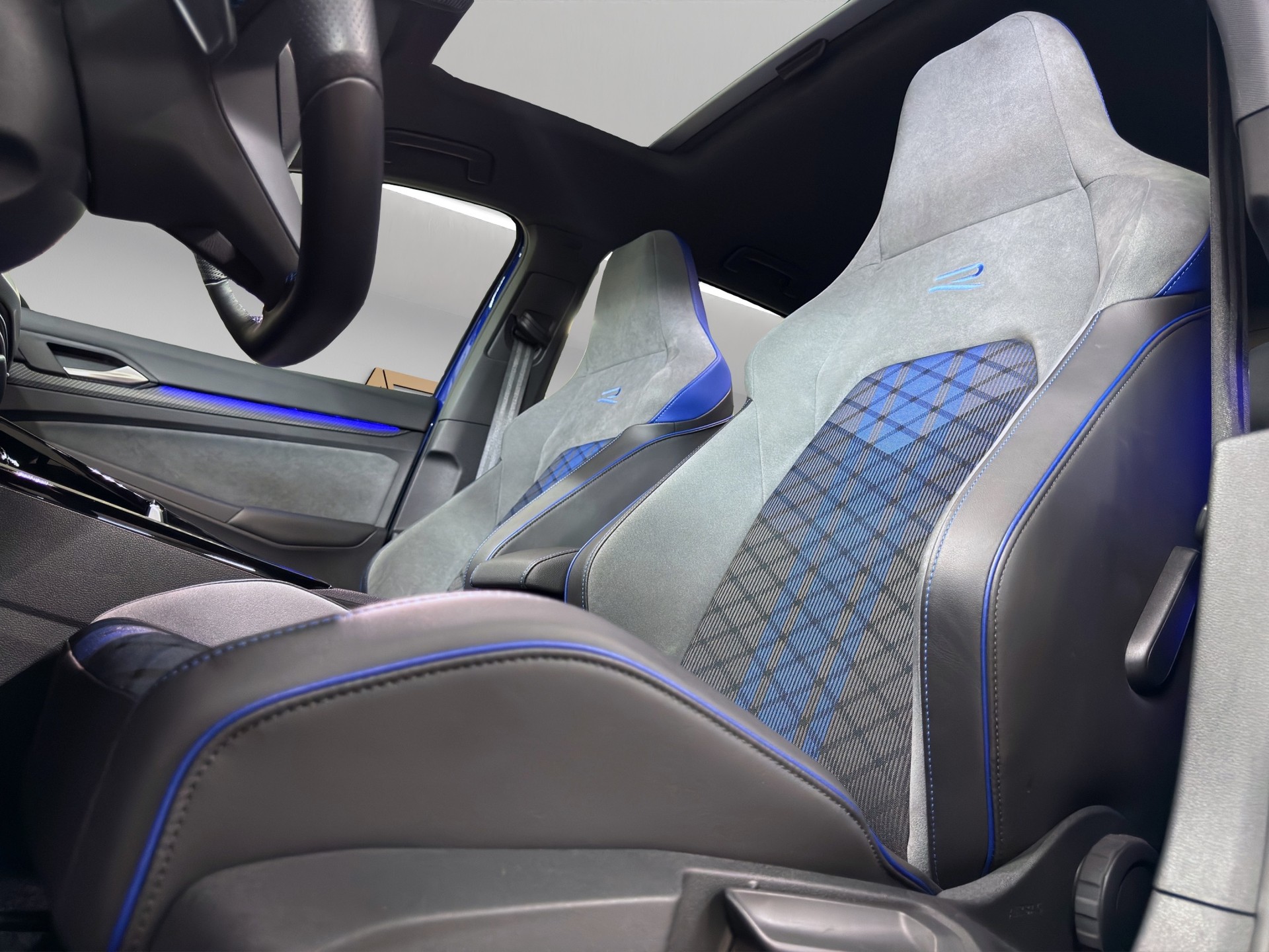 VW Golf 2.0 TSI R DSG 4Motion-image-12