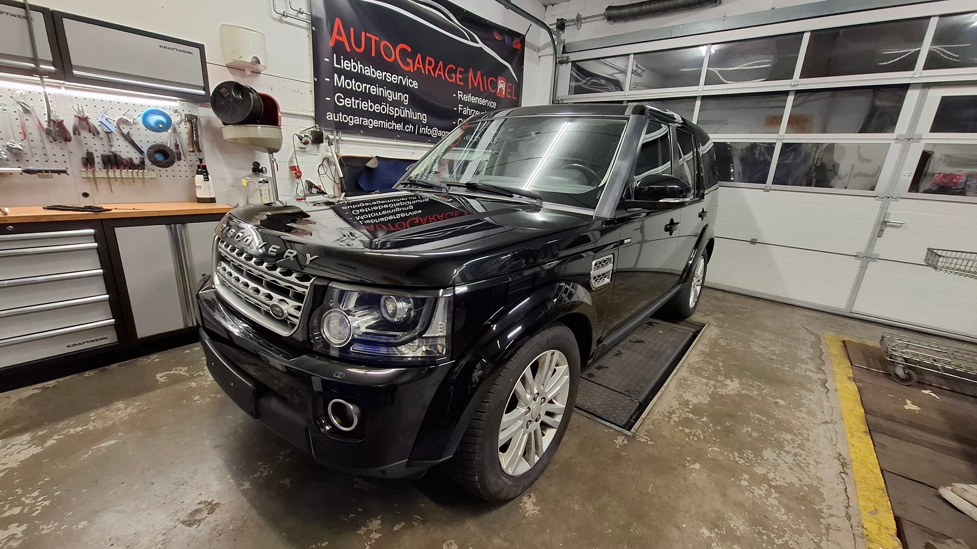 LAND ROVER Discovery 3.0 SDV6 HSE Automatic-image-0