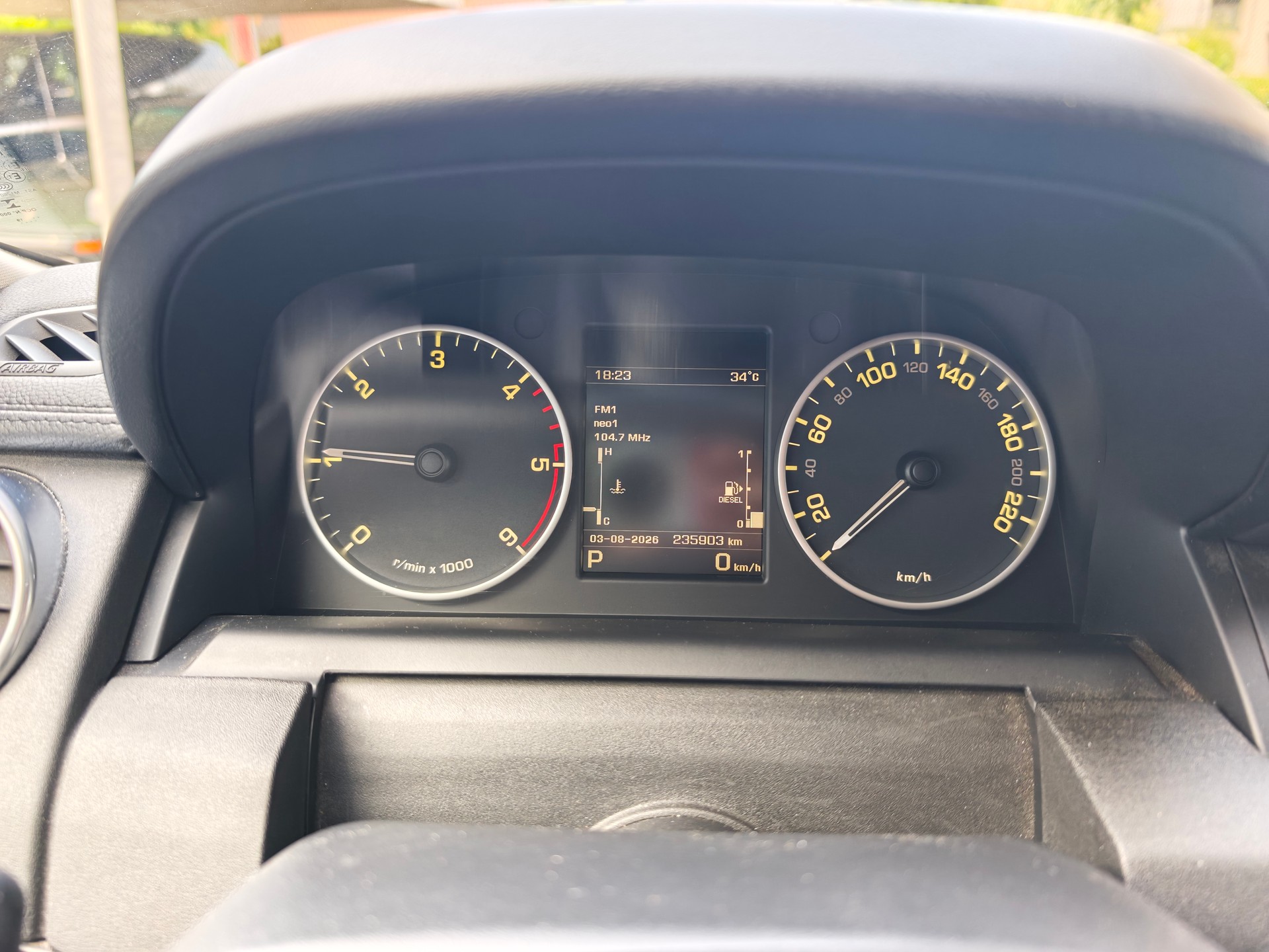 LAND ROVER Discovery 3.0 SDV6 HSE Automatic-image-13