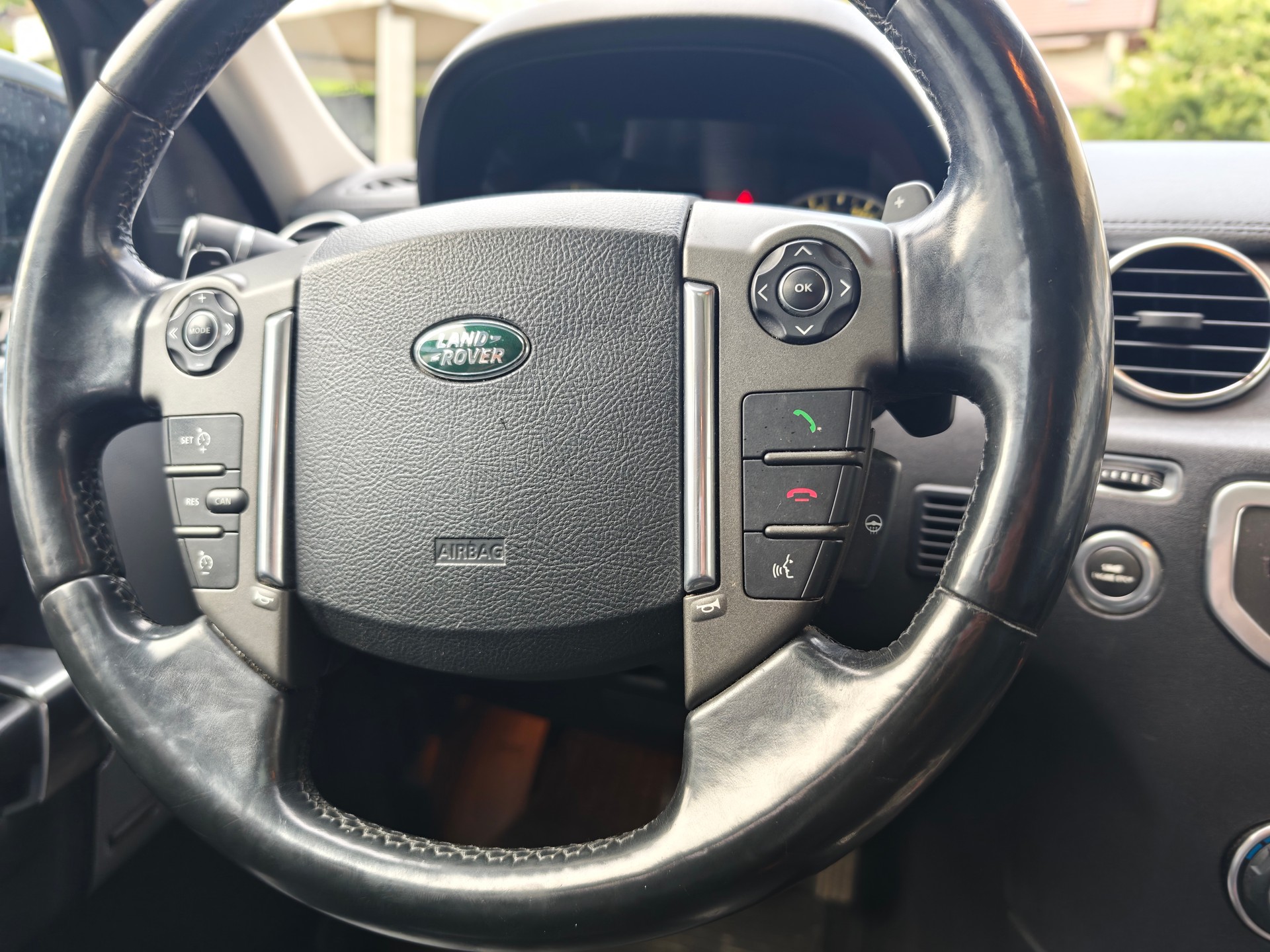 LAND ROVER Discovery 3.0 SDV6 HSE Automatic-showroom-element-3