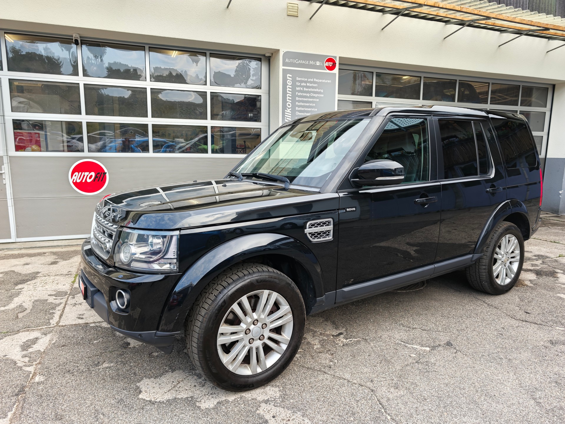 LAND ROVER Discovery 3.0 SDV6 HSE Automatic-showroom-element-1
