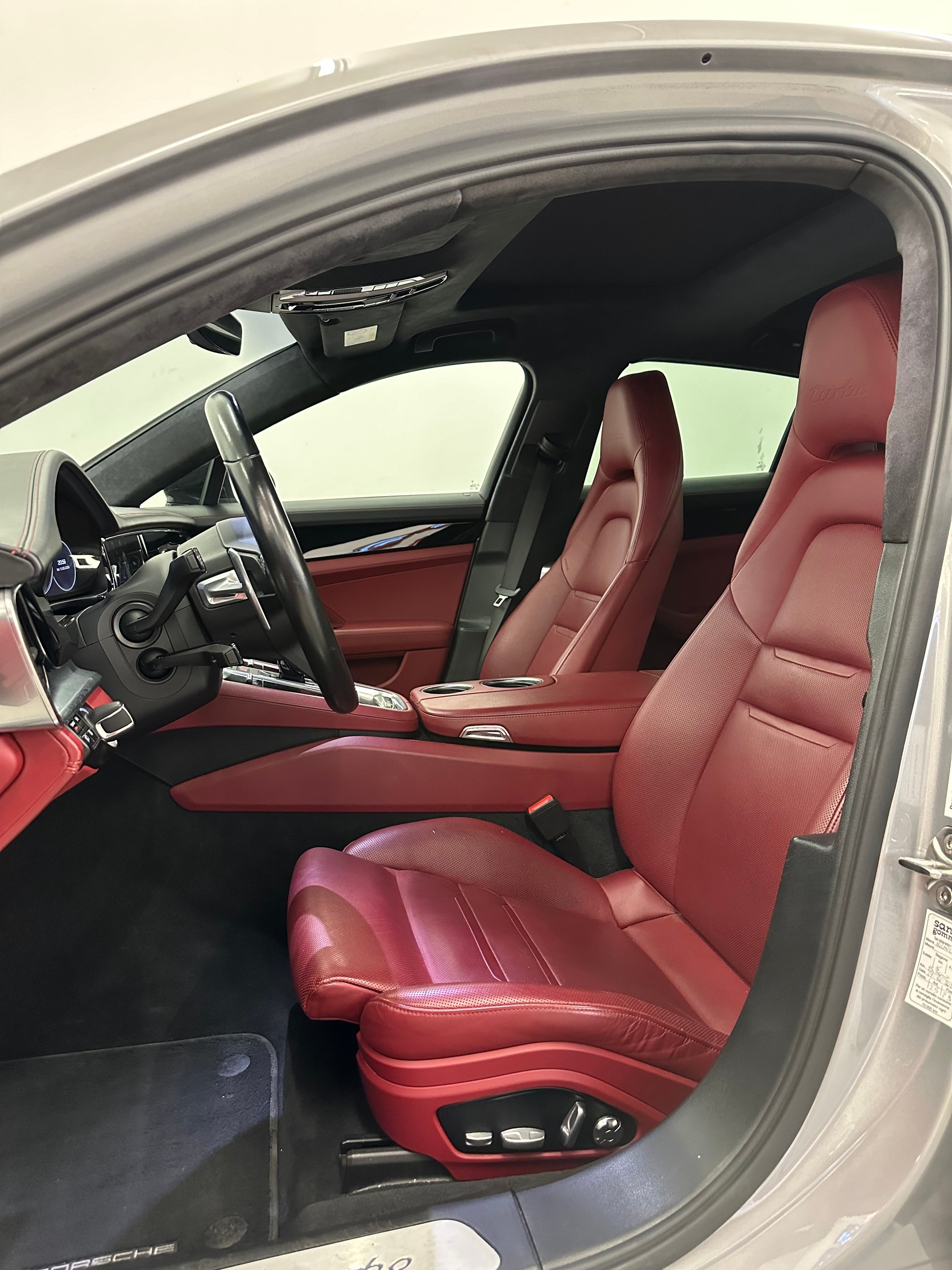 PORSCHE Turbo-image-12
