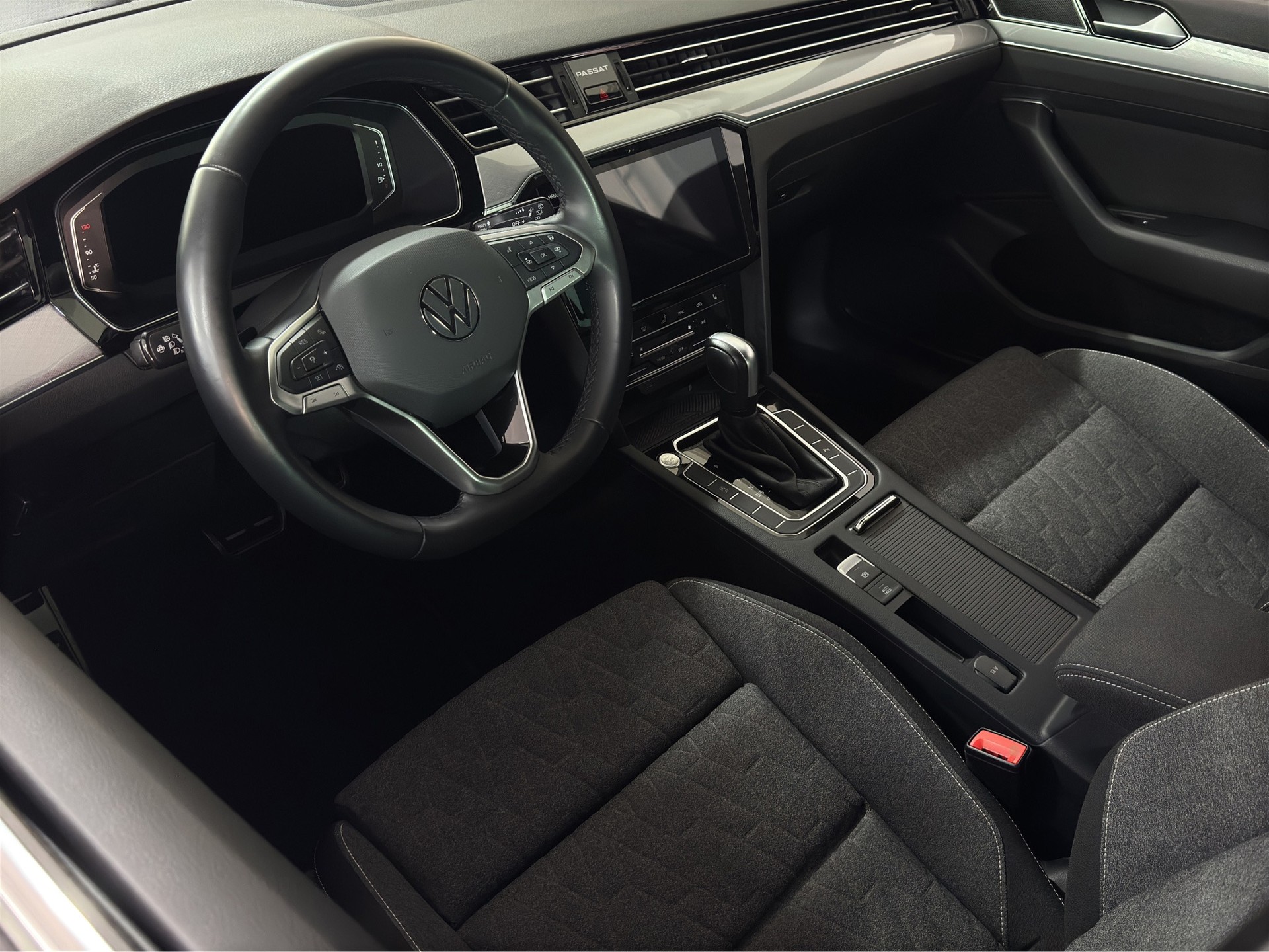 VW Passat Variant 2.0 TDI Business DSG "Digital Cockpit-RF.-Kamera-Matrix LED"-image-11