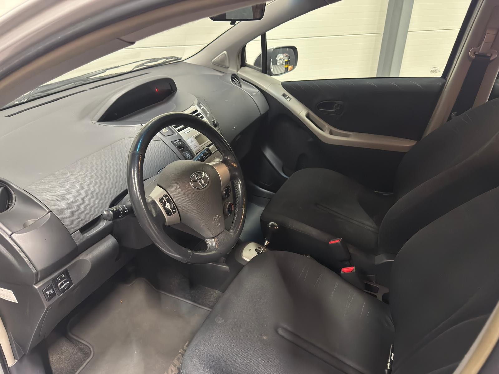 TOYOTA Yaris 1.3 Linea Sol-image-8