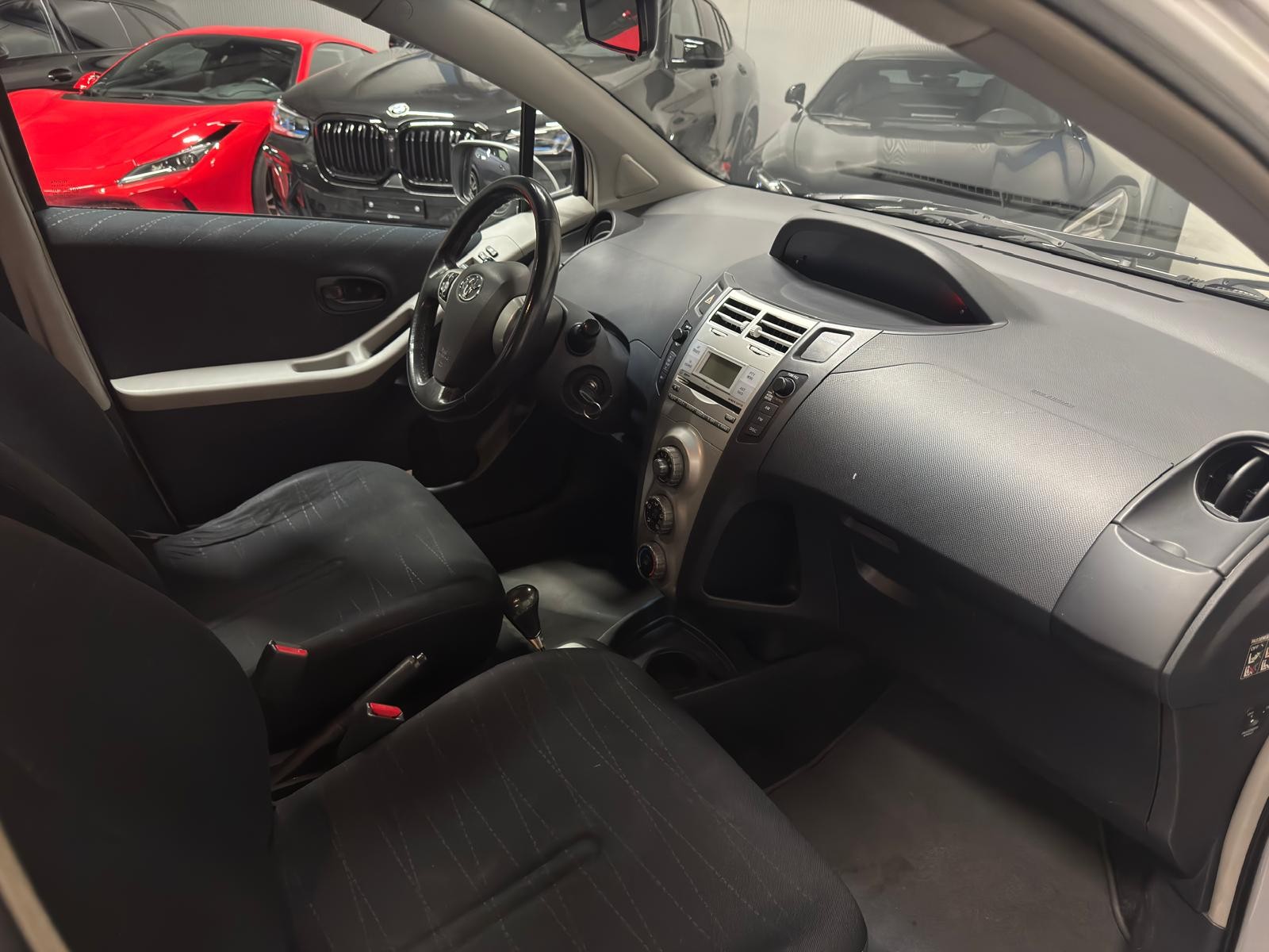 TOYOTA Yaris 1.3 Linea Sol-image-12