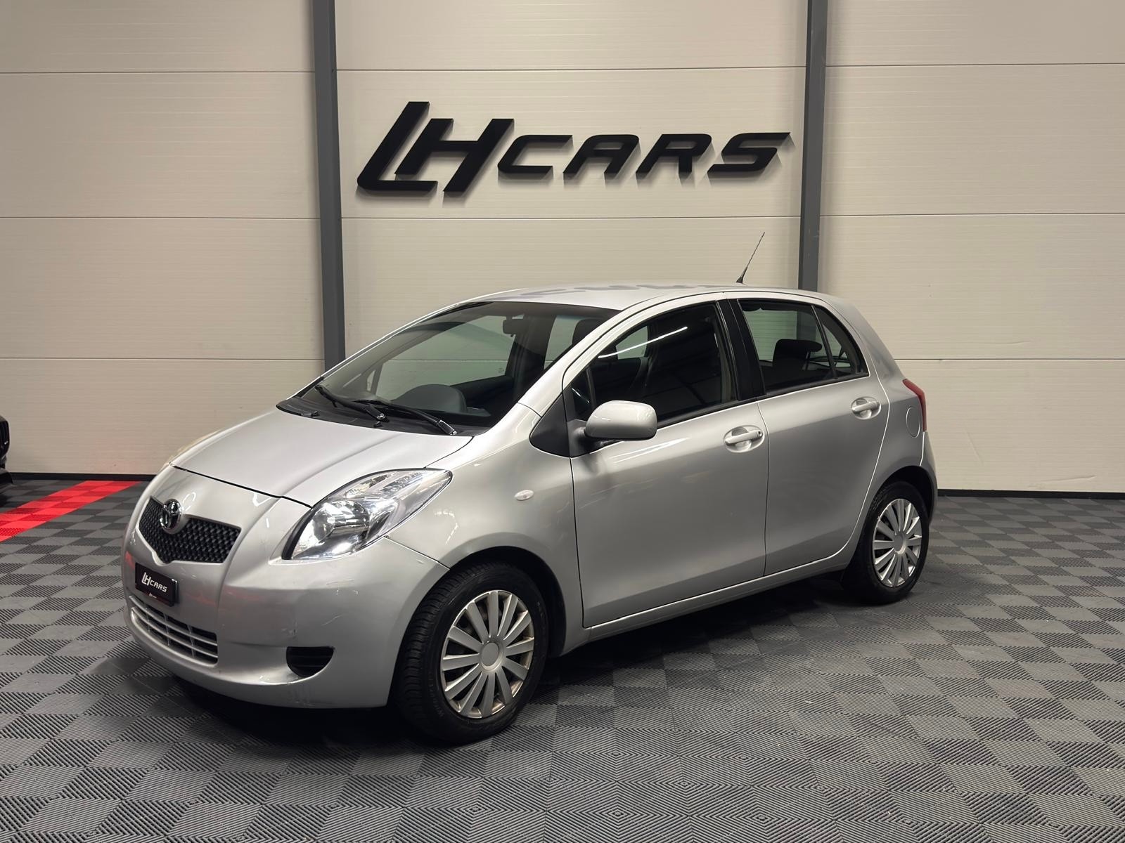 TOYOTA Yaris 1.3 Linea Sol-image-0