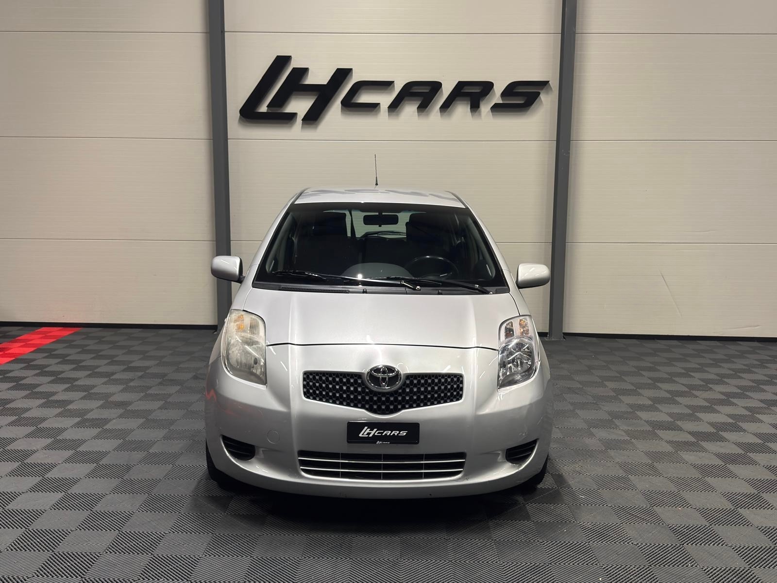 TOYOTA Yaris 1.3 Linea Sol-image-6