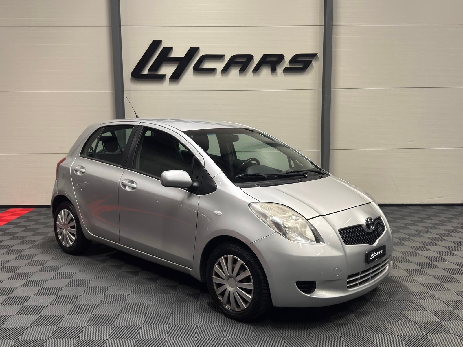 TOYOTA Yaris 1.3 Linea Sol-image-5