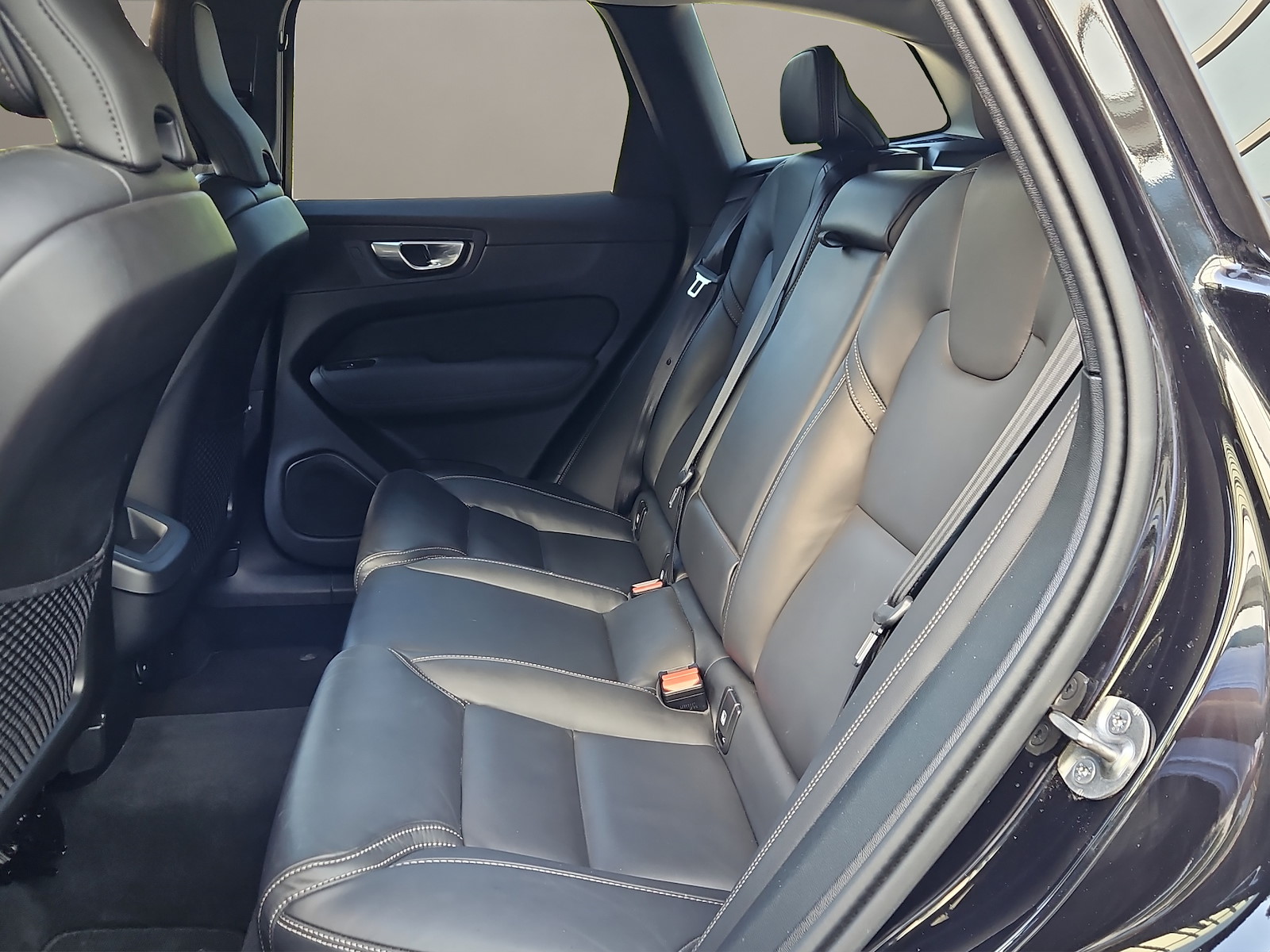 VOLVO XC60 2.0 B5 MH Plus Dark AWD-image-9