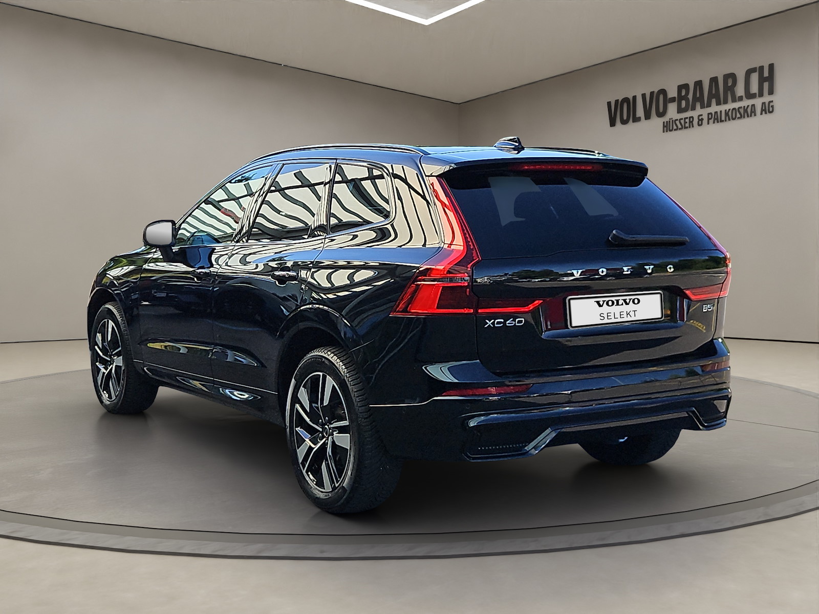 VOLVO XC60 2.0 B5 MH Plus Dark AWD-image-2