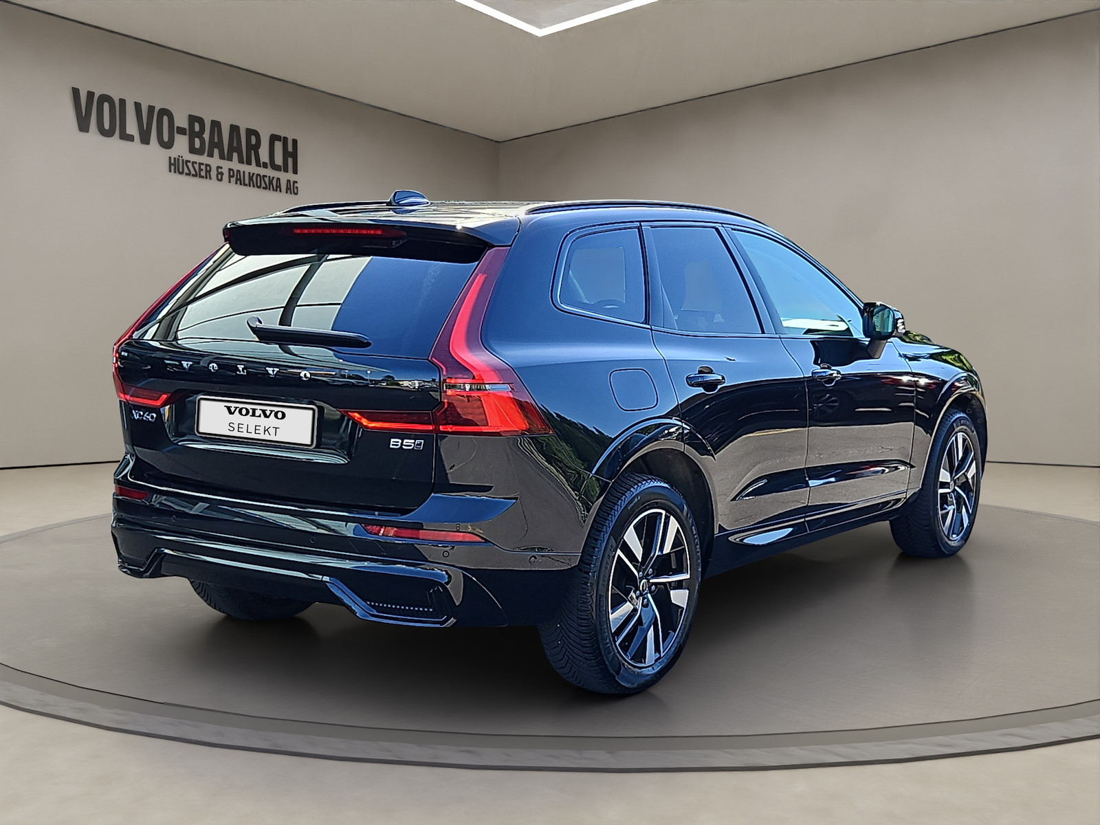 VOLVO XC60 2.0 B5 MH Plus Dark AWD-image-4