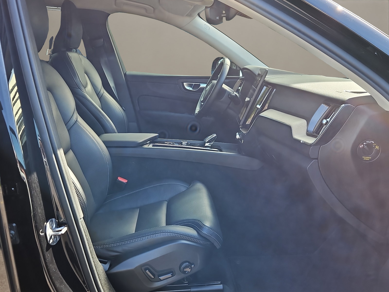 VOLVO XC60 2.0 B5 MH Plus Dark AWD-image-11