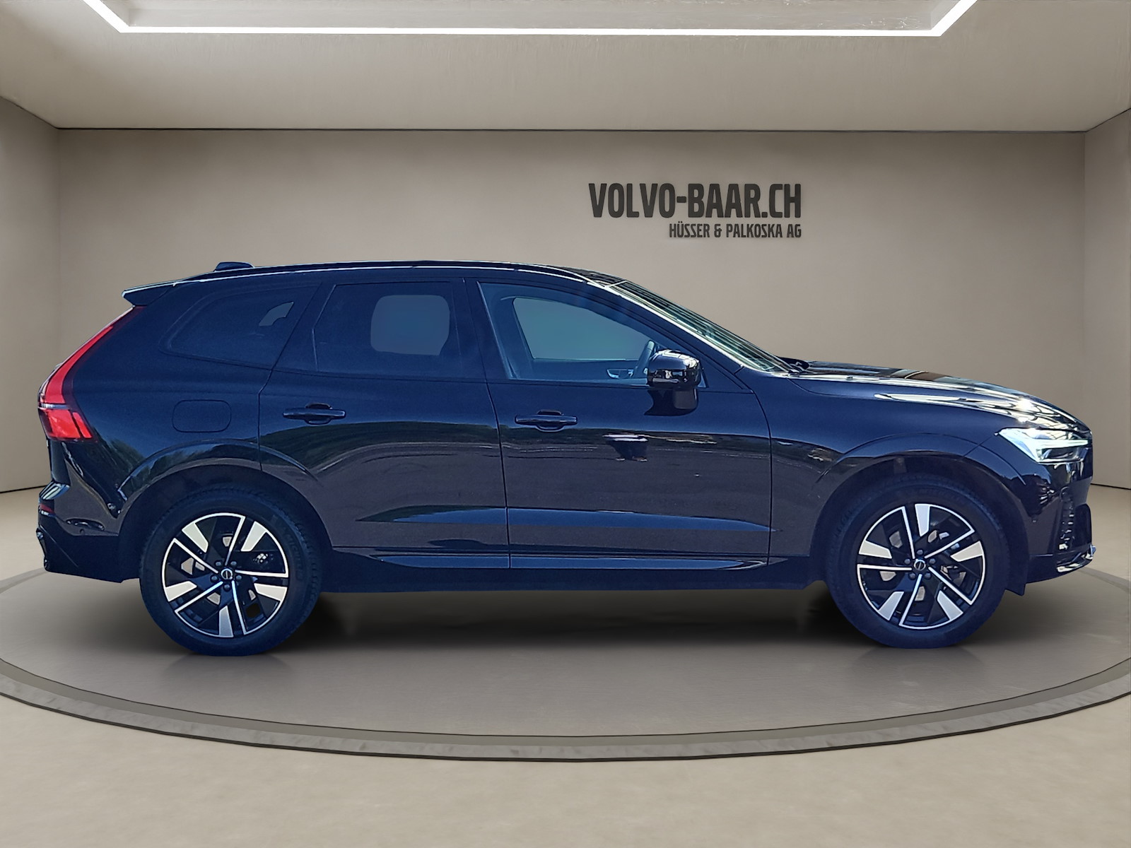 VOLVO XC60 2.0 B5 MH Plus Dark AWD-image-5