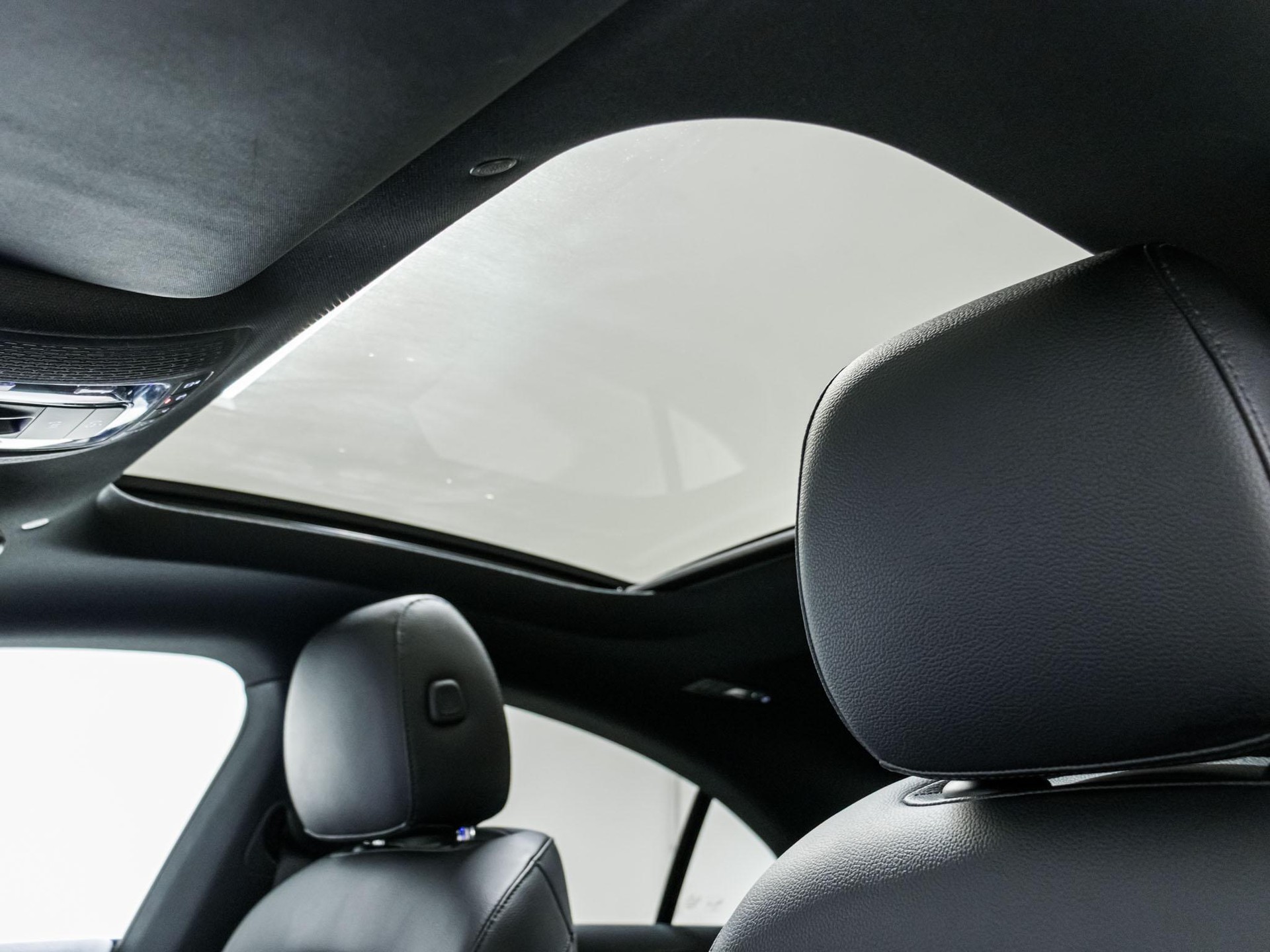 MERCEDES-BENZ CLA 220 4MATIC Coupé-image-8