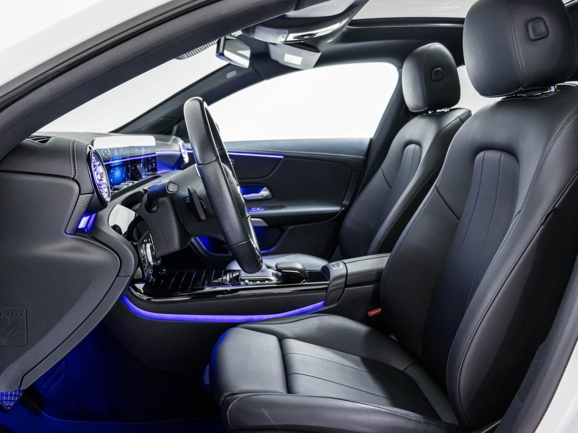 MERCEDES-BENZ CLA 220 4MATIC Coupé-image-6