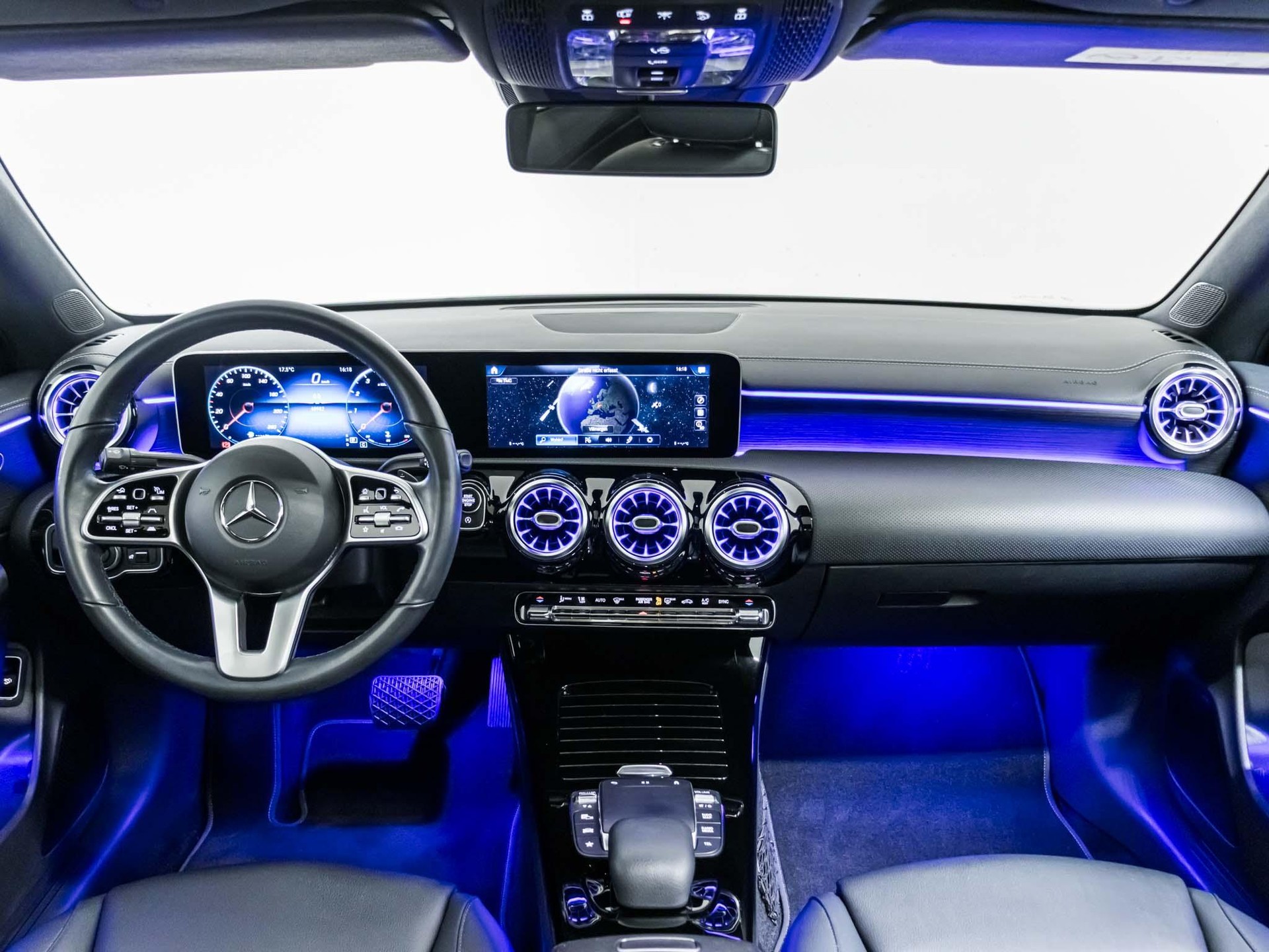 MERCEDES-BENZ CLA 220 4MATIC Coupé-image-11