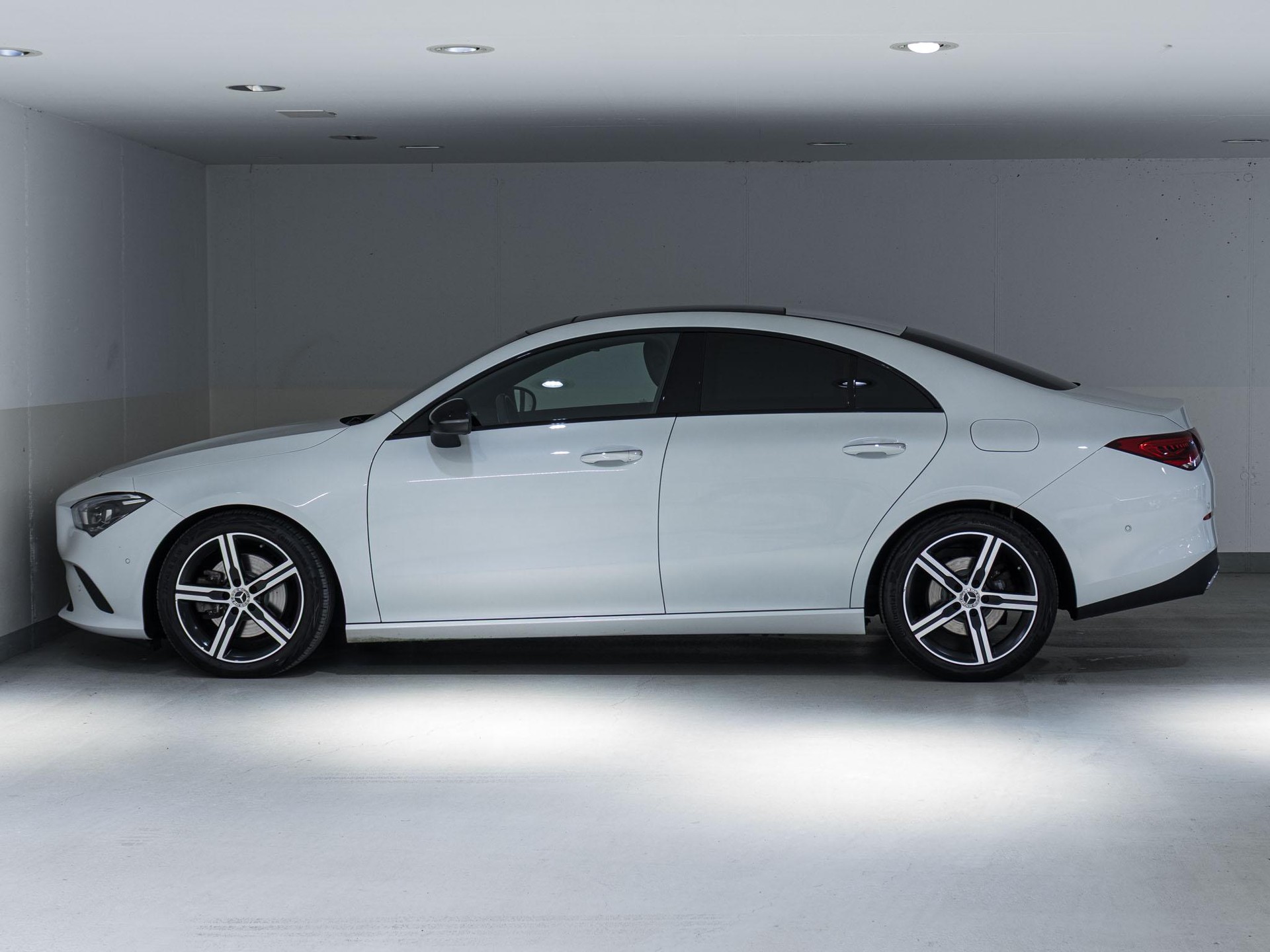 MERCEDES-BENZ CLA 220 4MATIC Coupé-image-4