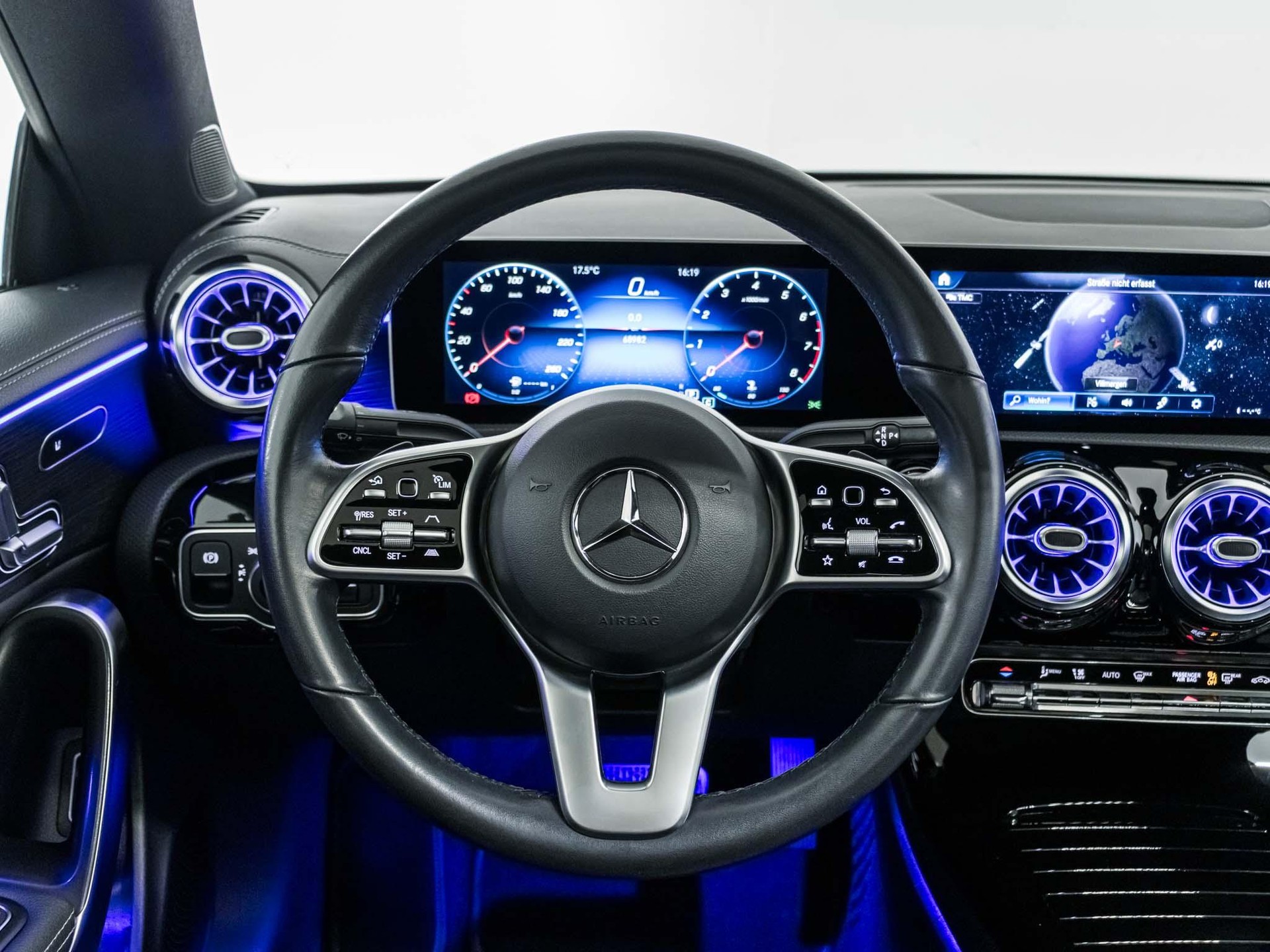 MERCEDES-BENZ CLA 220 4MATIC Coupé-image-10