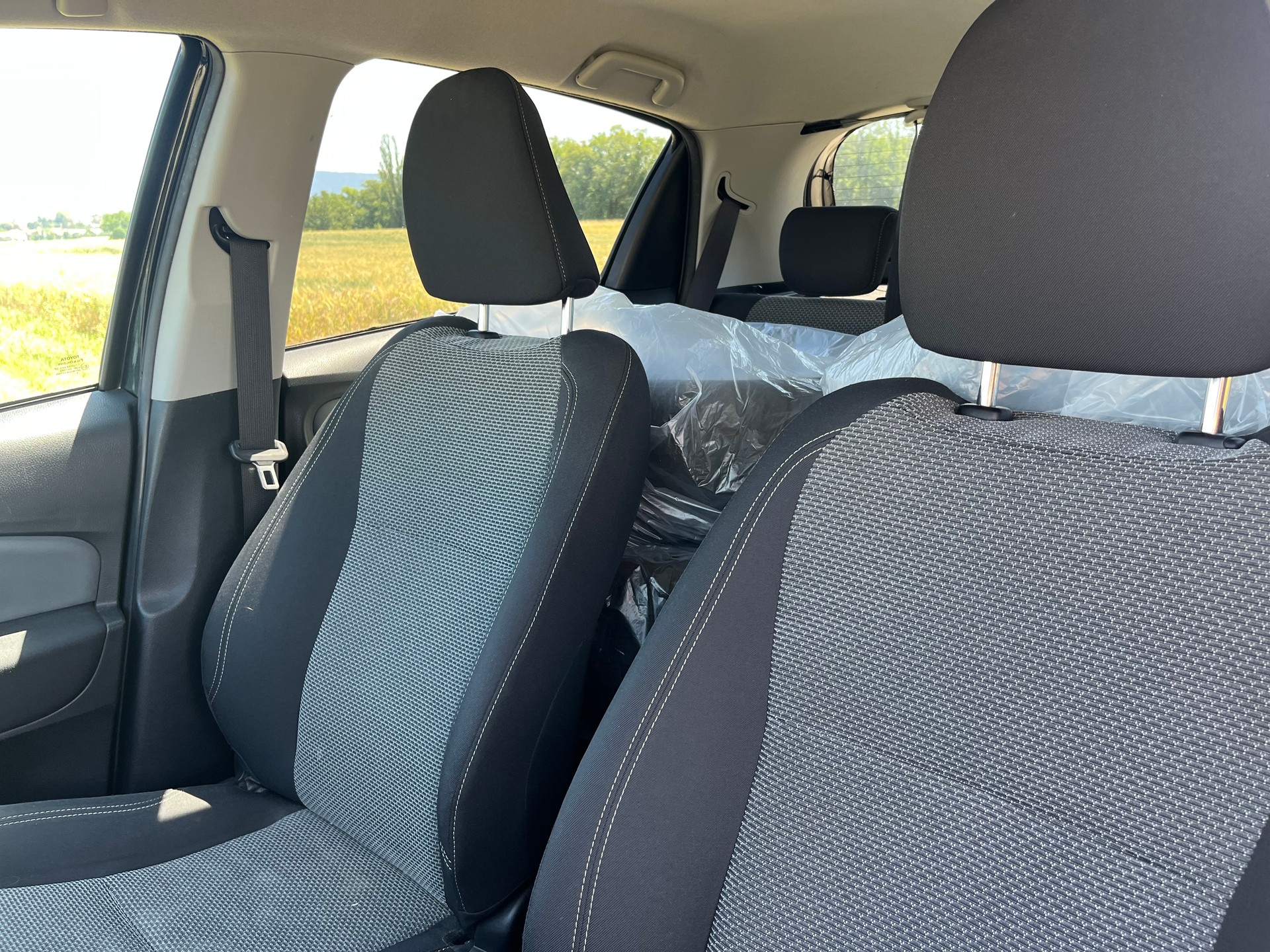 TOYOTA Yaris 1.5 VVT-i Hybrid Style e-CVT-image-12
