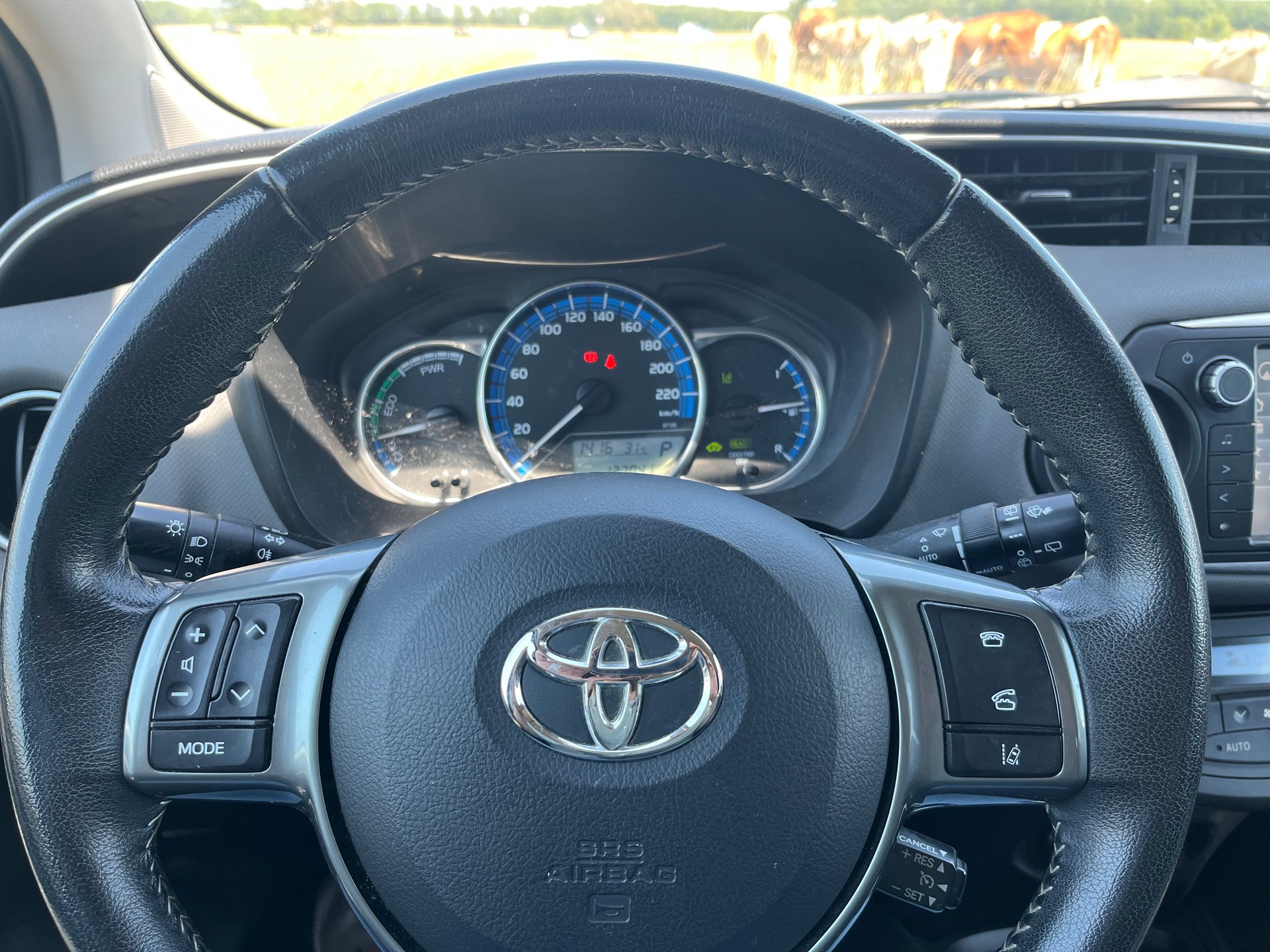 TOYOTA Yaris 1.5 VVT-i Hybrid Style e-CVT-image-16