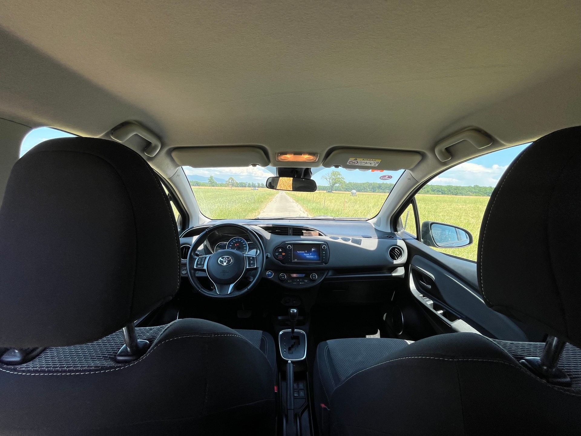 TOYOTA Yaris 1.5 VVT-i Hybrid Style e-CVT-image-10