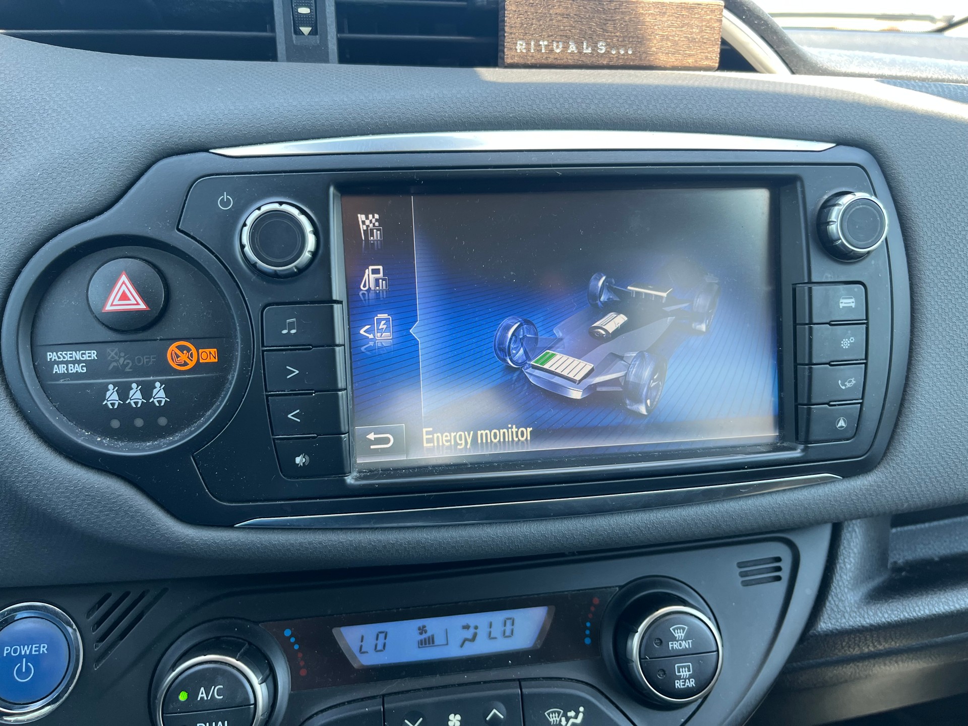 TOYOTA Yaris 1.5 VVT-i Hybrid Style e-CVT-image-14