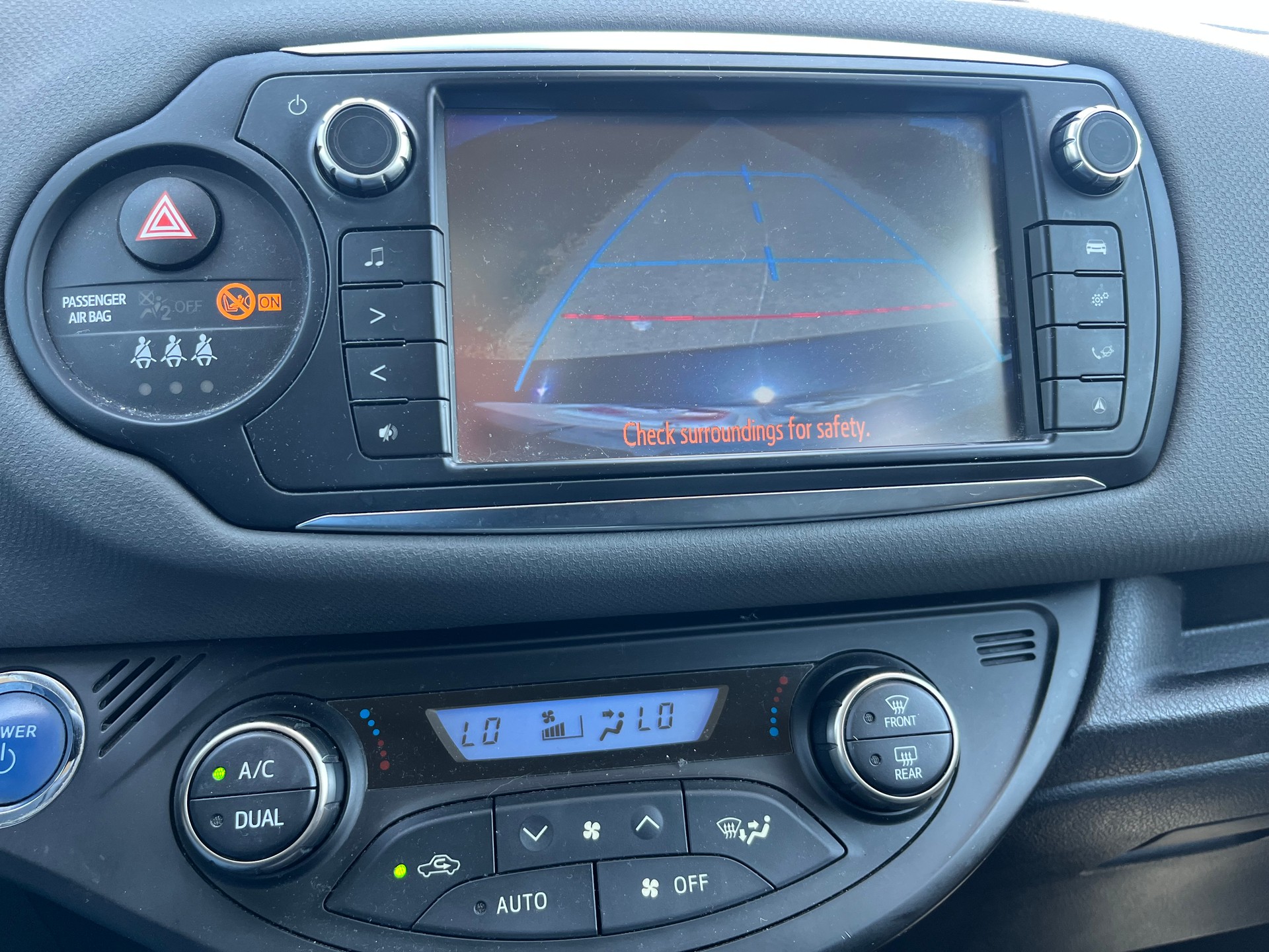 TOYOTA Yaris 1.5 VVT-i Hybrid Style e-CVT-image-15