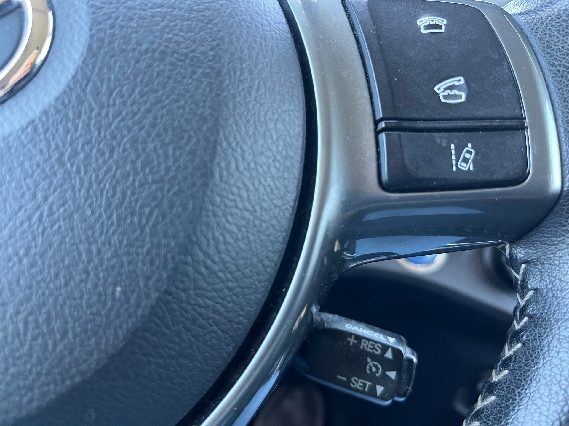 TOYOTA Yaris 1.5 VVT-i Hybrid Style e-CVT-image-17