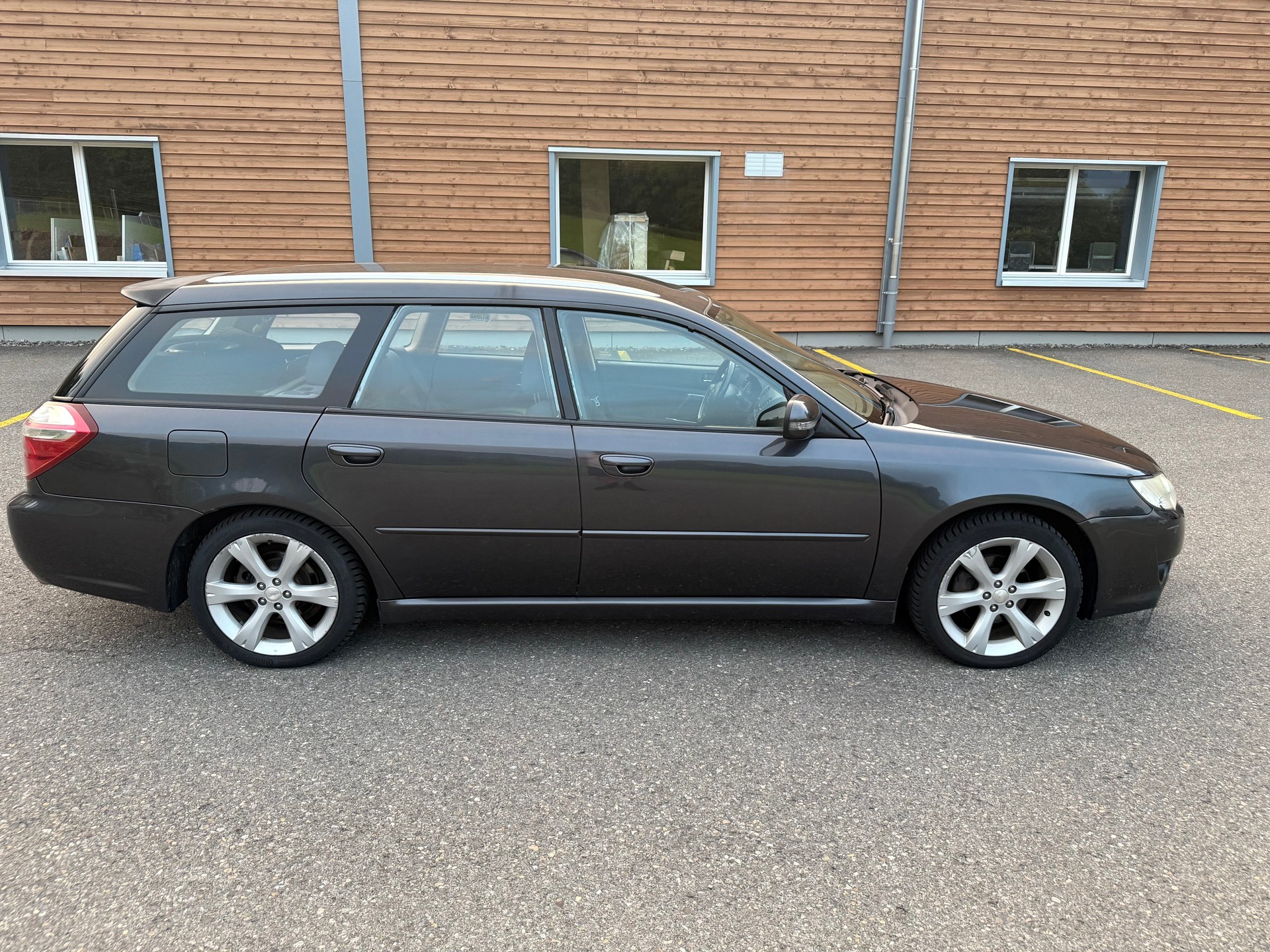 SUBARU Legacy 2.0R AWD Swiss-image-4