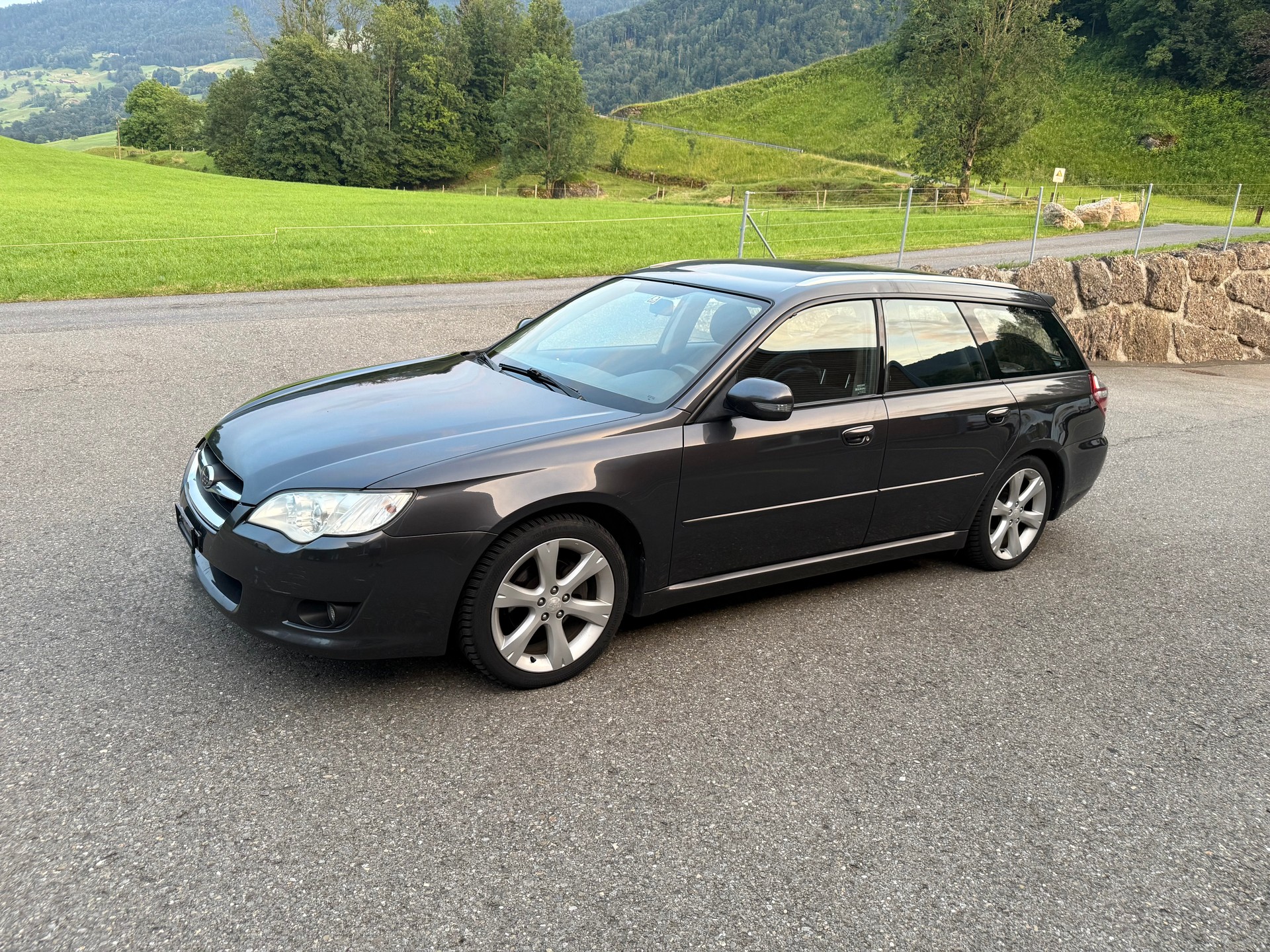 SUBARU Legacy 2.0R AWD Swiss-image-0