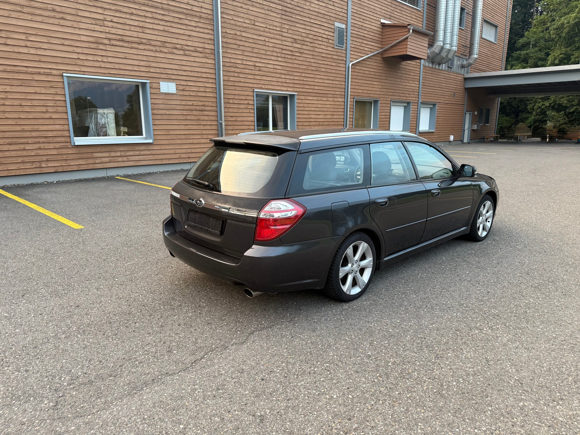 SUBARU Legacy 2.0R AWD Swiss-image-3