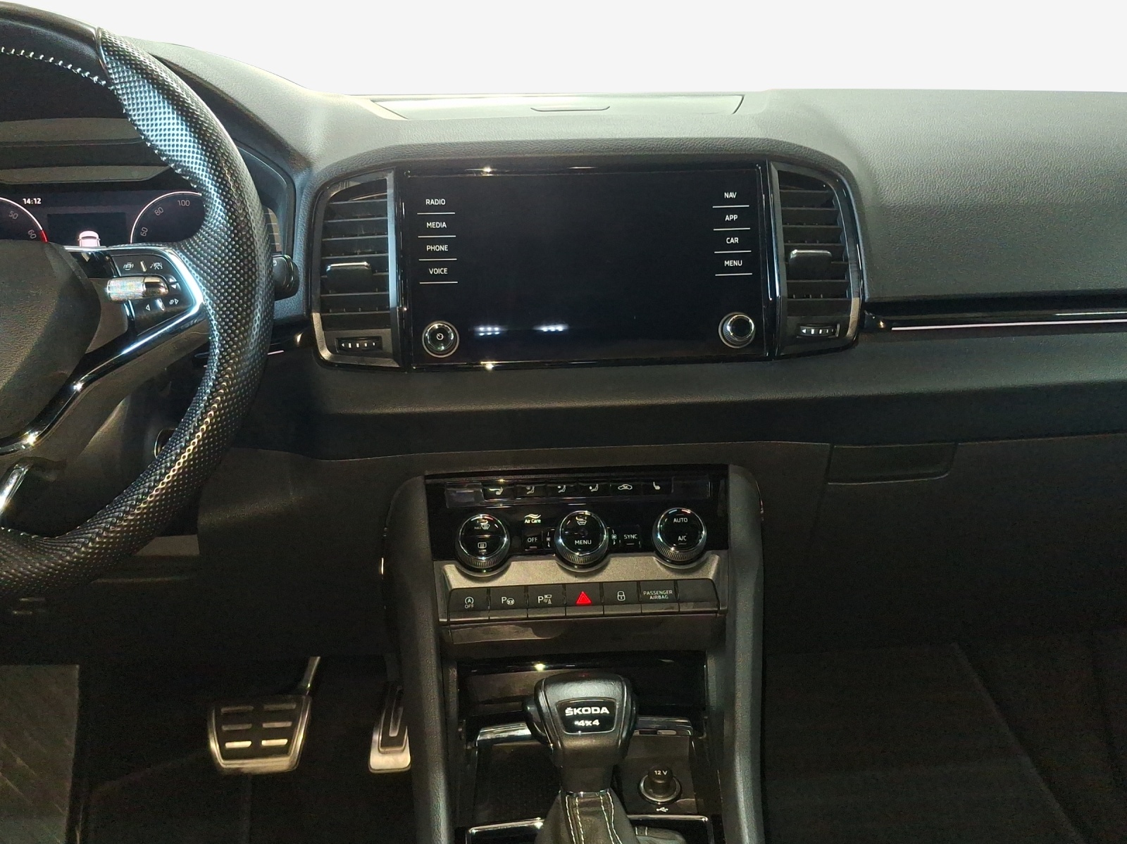 SKODA Karoq 2.0 TSI SportLine 4x4 DSG-image-9