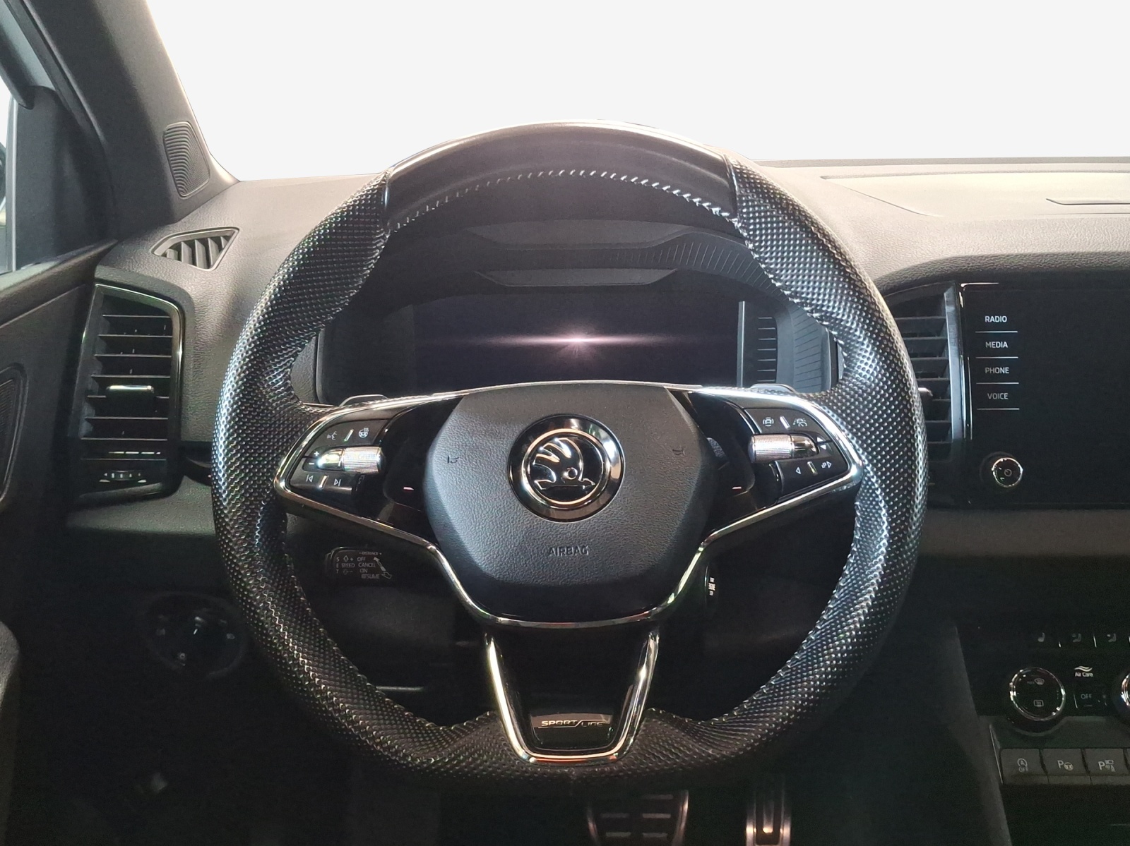 SKODA Karoq 2.0 TSI SportLine 4x4 DSG-image-8